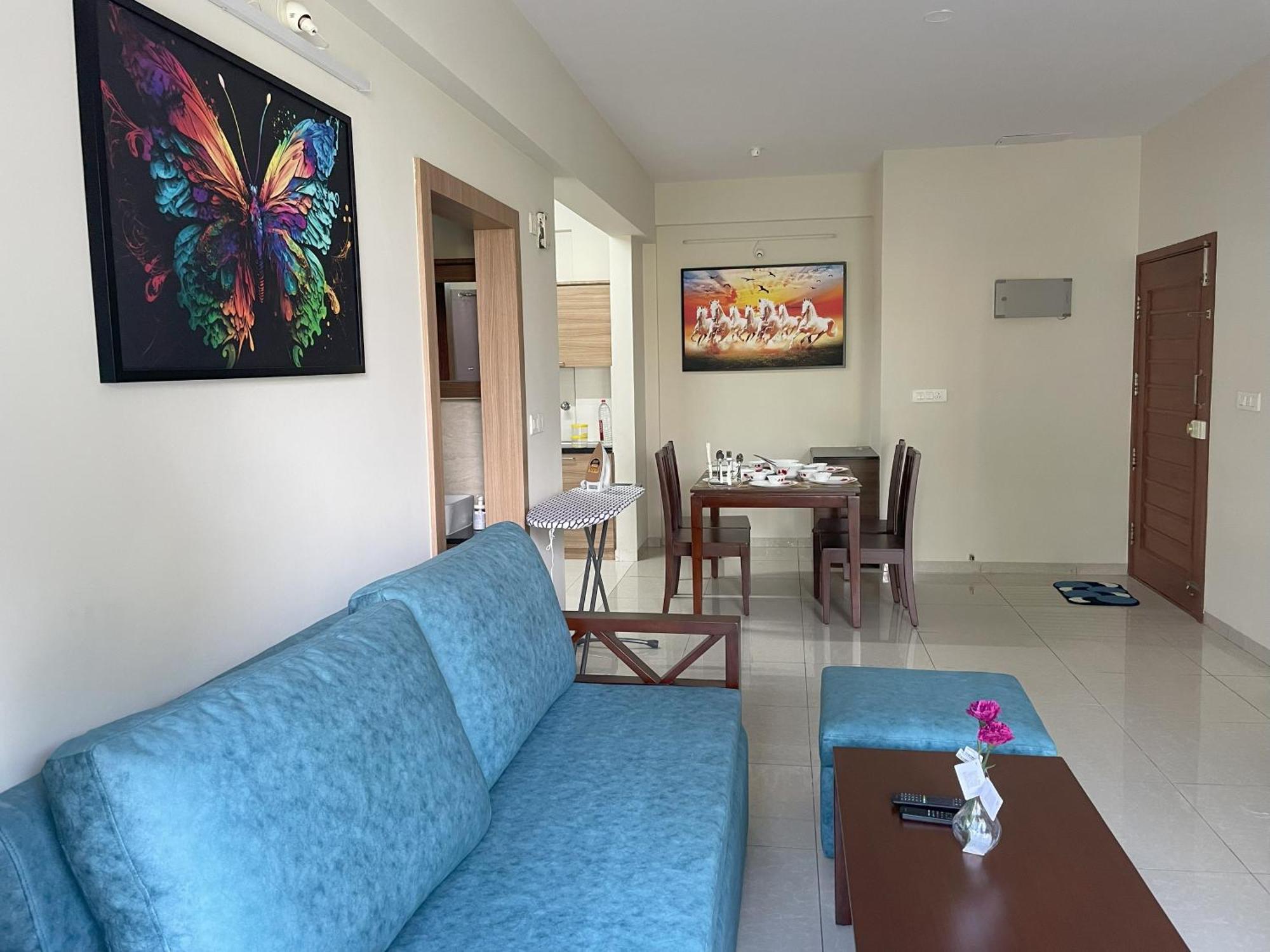 Apartment Deluxe 2bhk Family And Business Service Apartments, Raj Royale Retreats