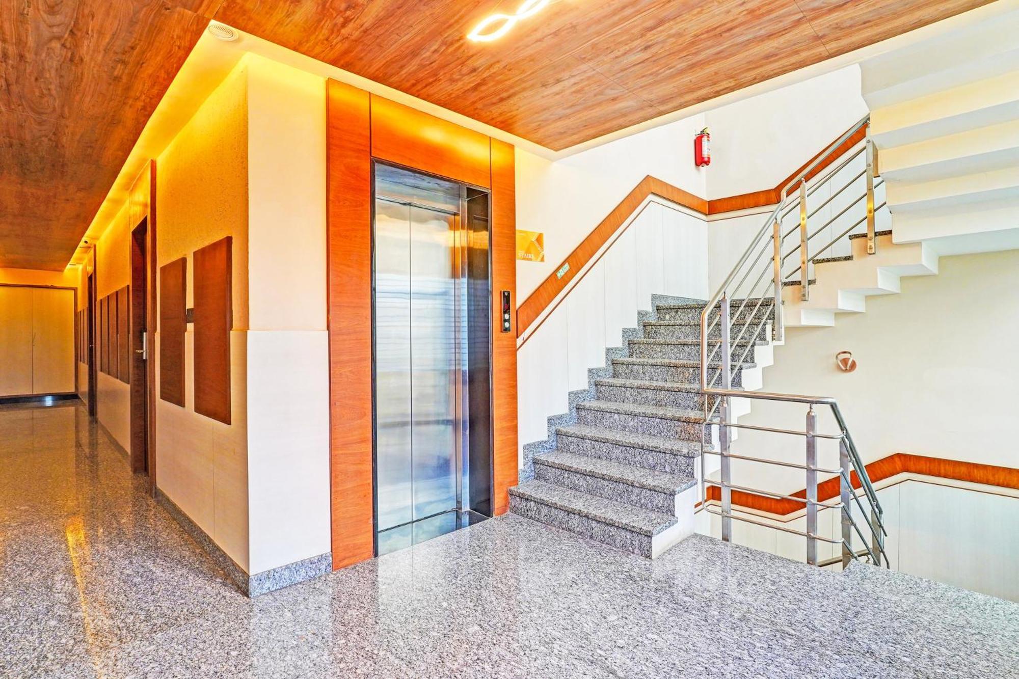 Super Townhouse Indiranagar Hotel