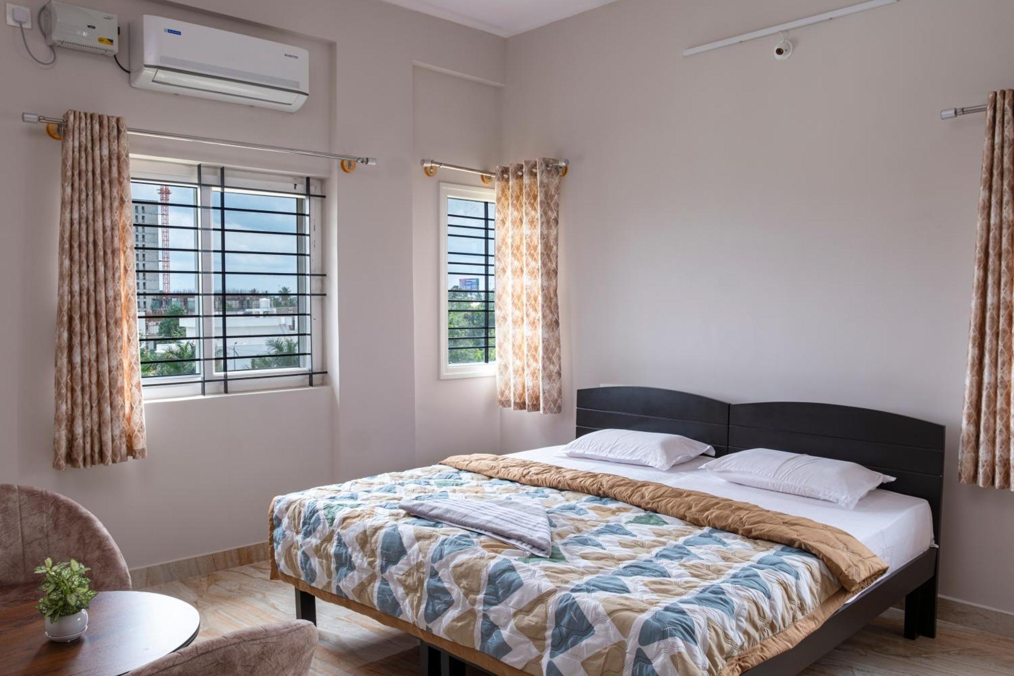 Apartment White Hosue Living Bangalore