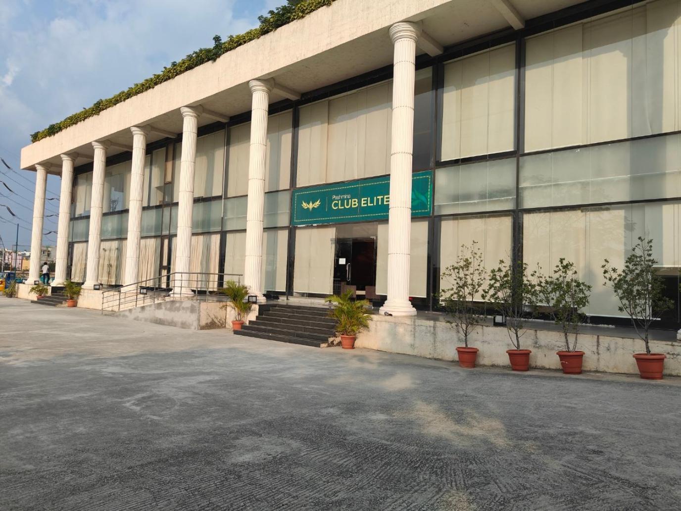 Apartment Modern 3bhk With Fully Equipped Kitchen On 15floor Only For Families Bangalore