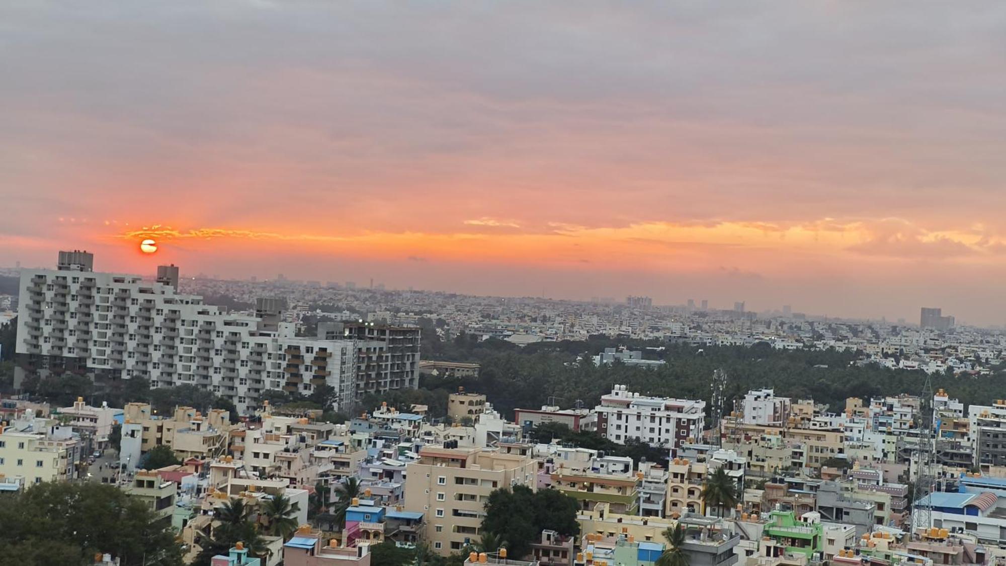 Apartment Modern 3bhk With Fully Equipped Kitchen On 15floor Only For Families