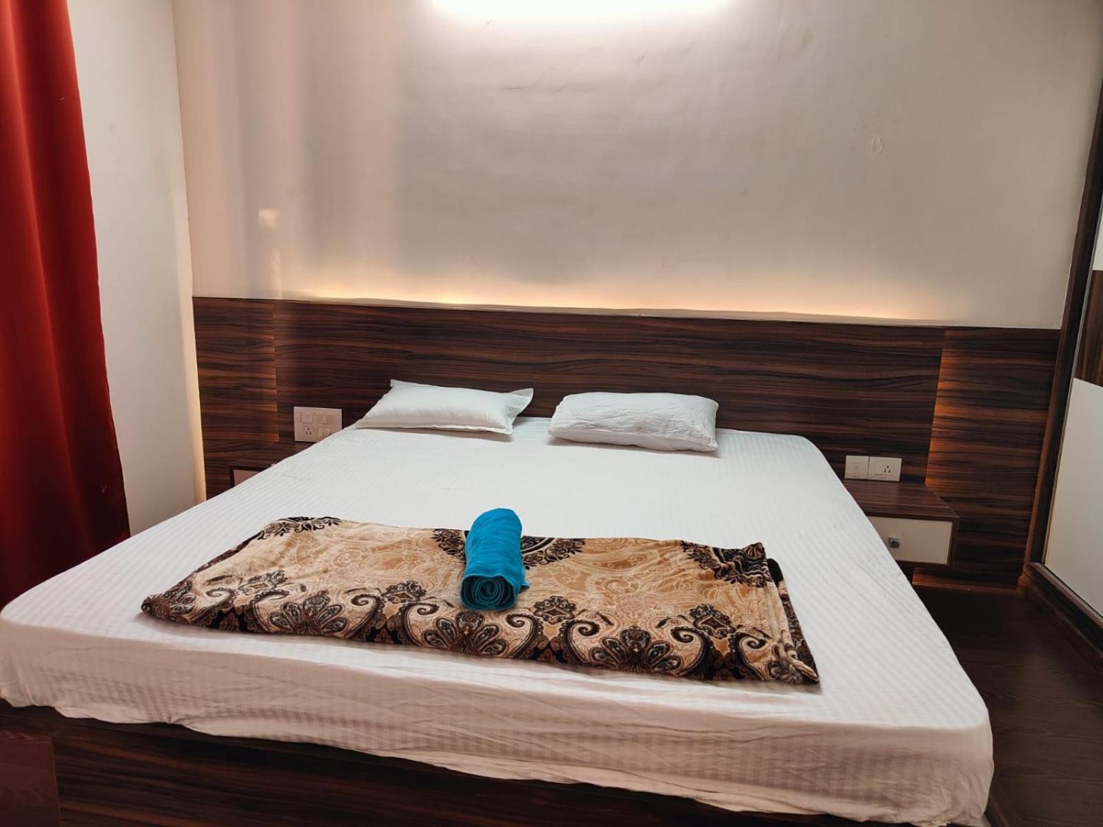 Modern 3bhk With Fully Equipped Kitchen On 15floor Only For Families Apartment Bangalore
