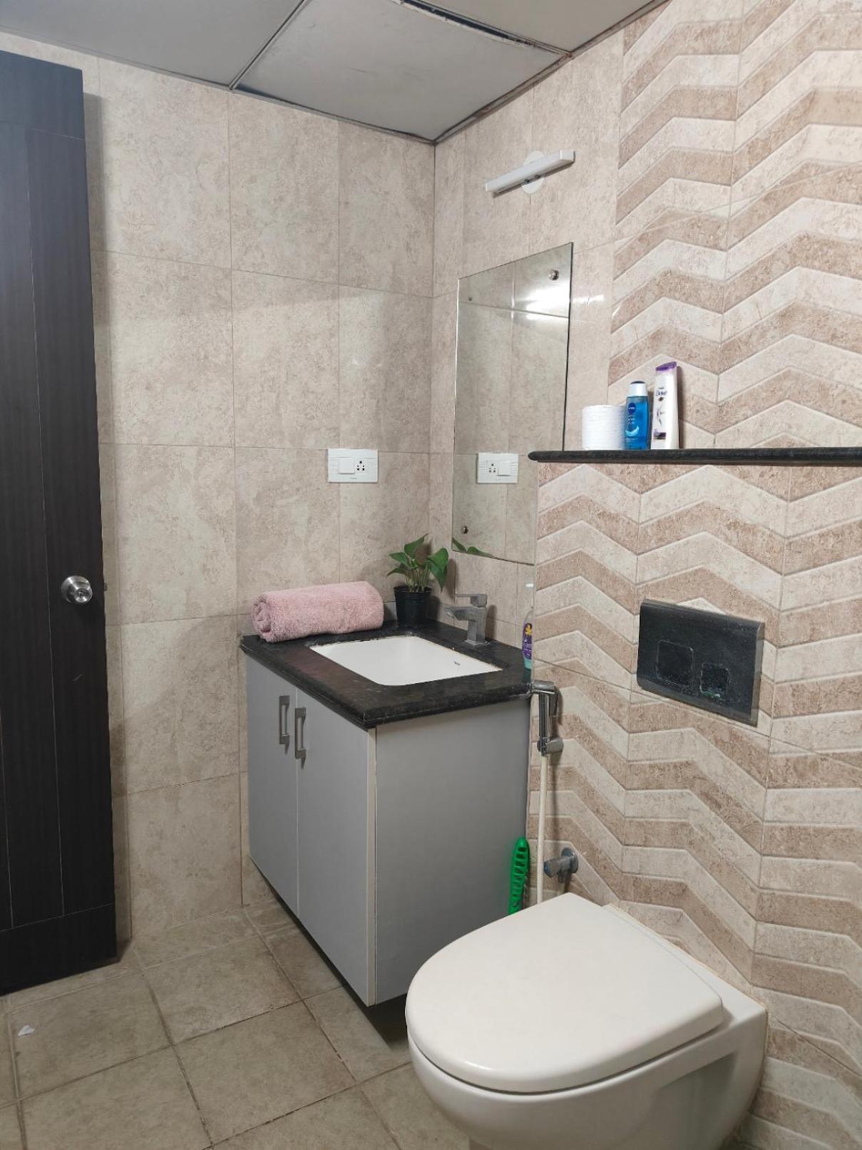 Apartment Modern 3bhk With Fully Equipped Kitchen On 15floor Only For Families