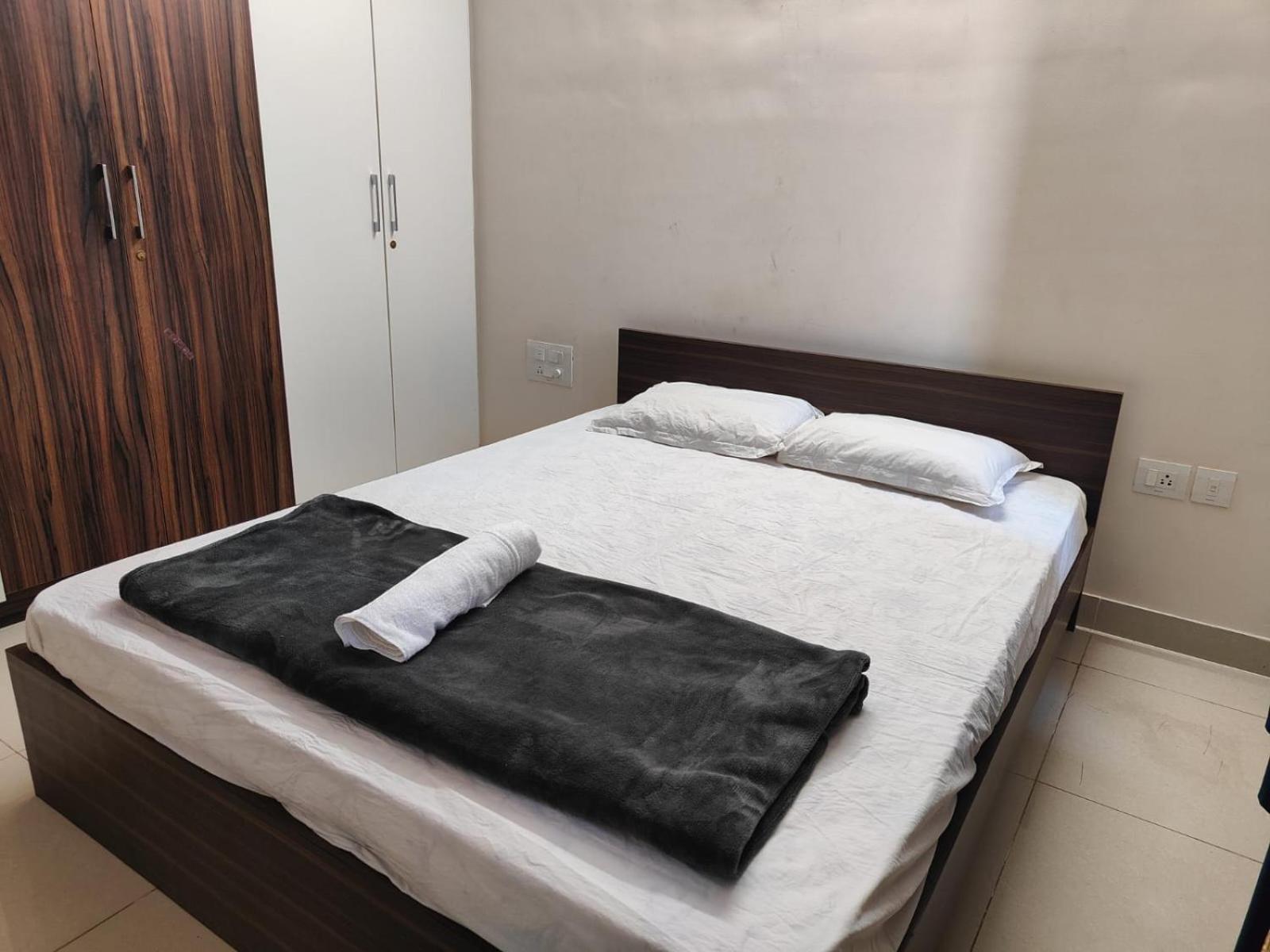 Modern 3bhk With Fully Equipped Kitchen On 15floor Only For Families Apartment Bangalore