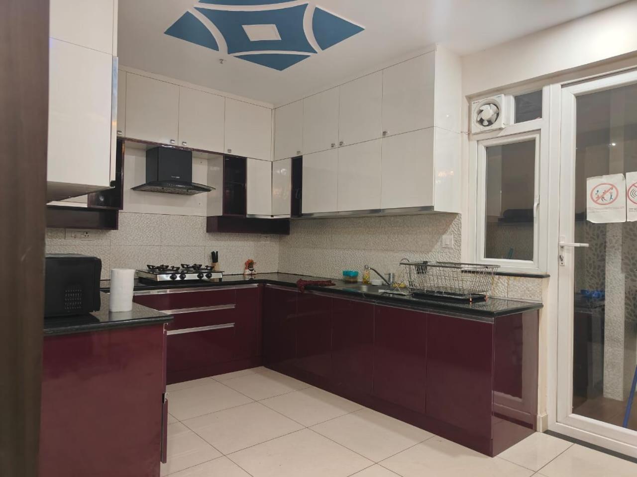 Apartment Modern 3bhk With Fully Equipped Kitchen On 15floor Only For Families Bangalore