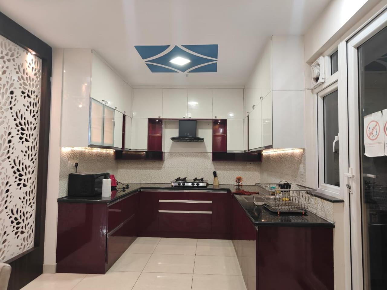 Modern 3bhk With Fully Equipped Kitchen On 15floor Only For Families Bangalore