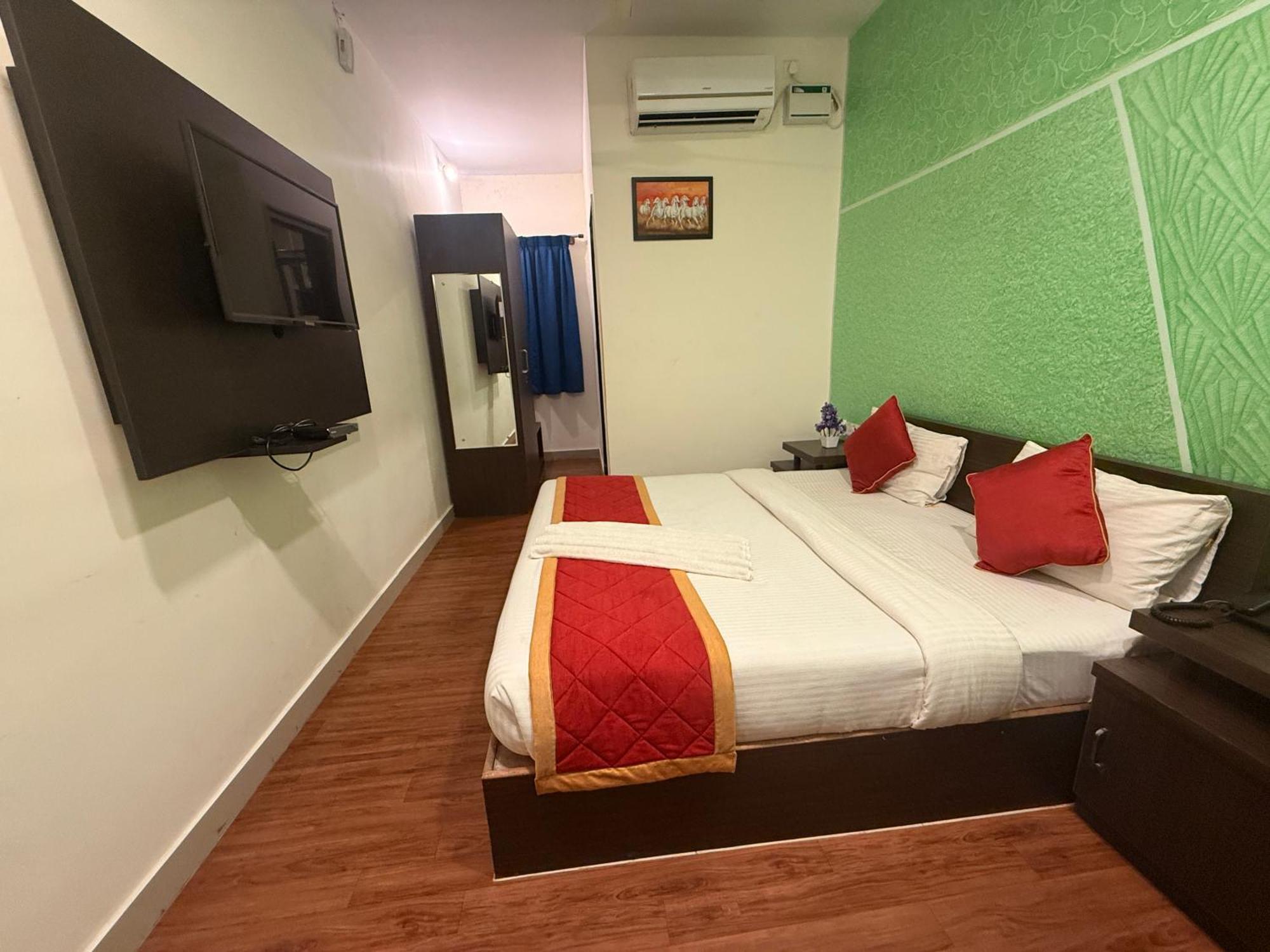New Blue Rocks Sarjapur Hotel