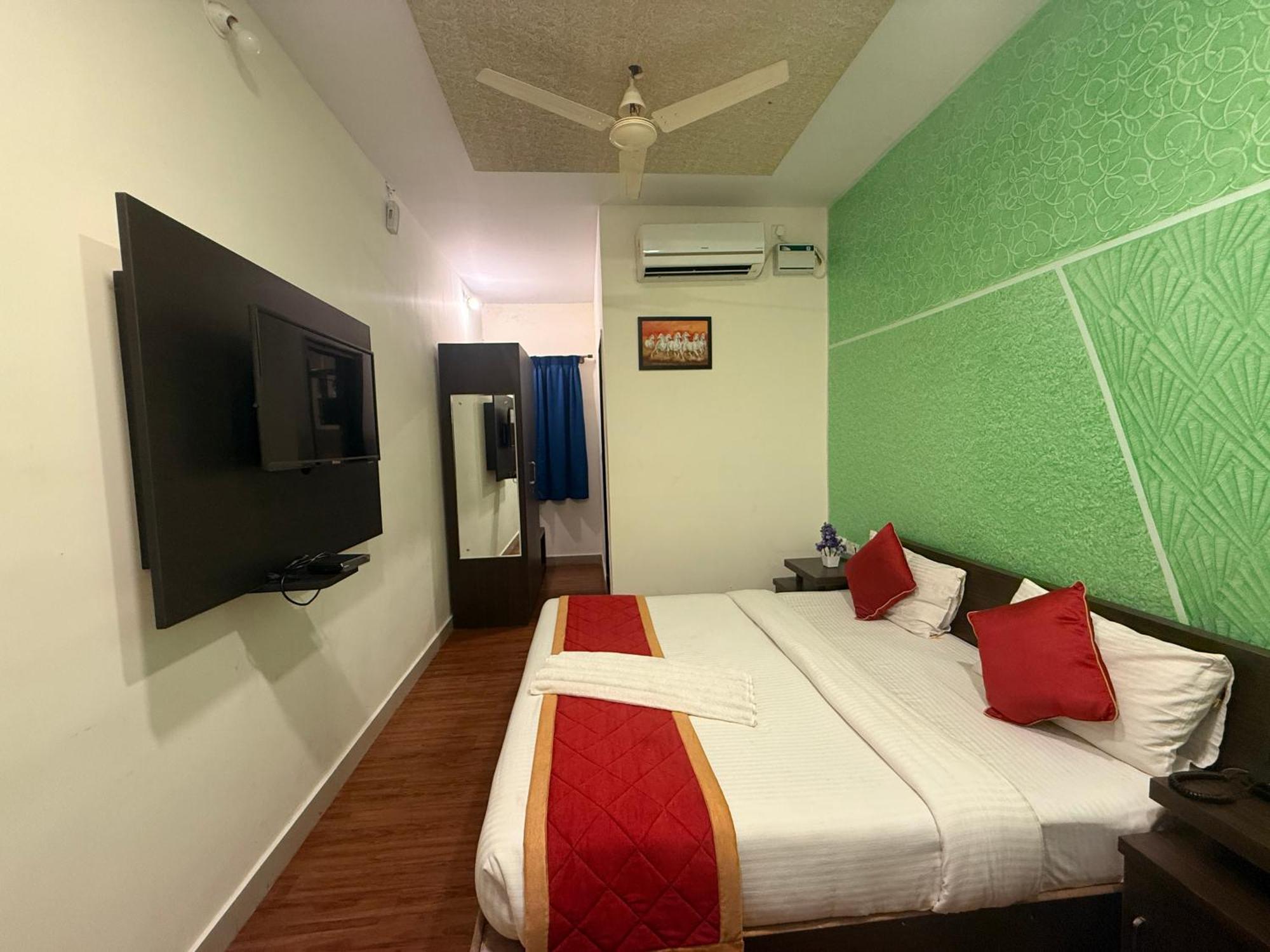 New Blue Rocks Sarjapur Hotel 3*