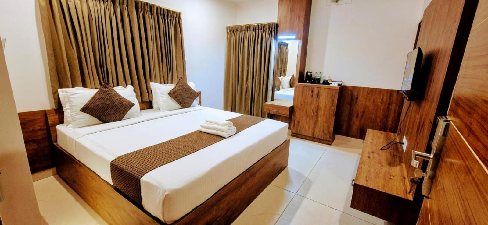 R D Peenya Hotel 3*