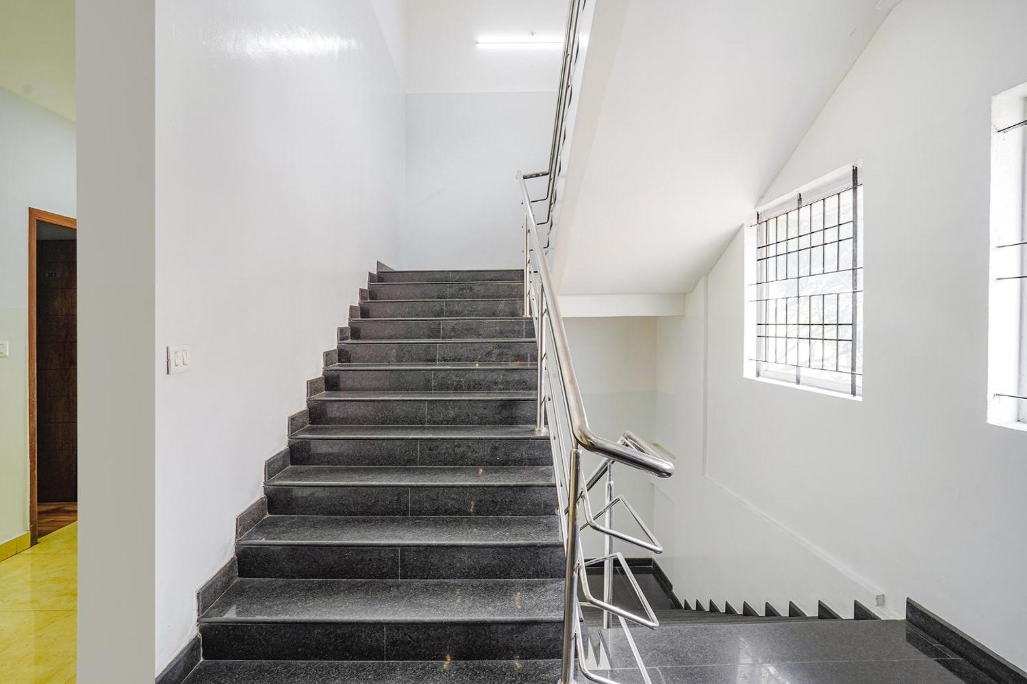 Fabhotel Rlv Palace - Nr Kengeri Satellite Town