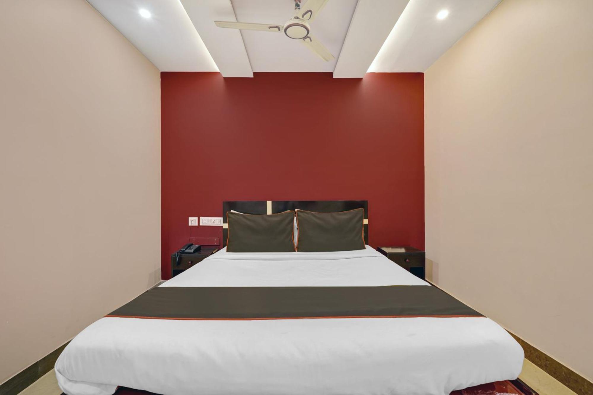 O The Coles Tree Hotel Bangalore