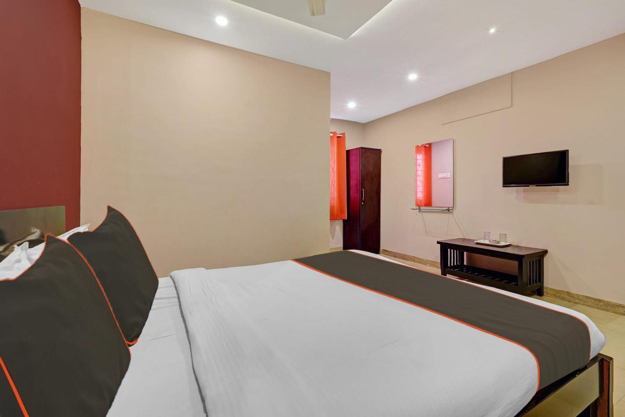 O The Coles Tree Hotel Bangalore