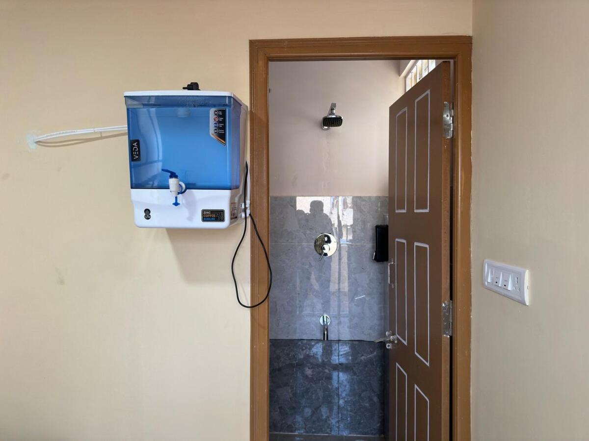 950m From Jp Nagar Metro 4th Floor Apartment