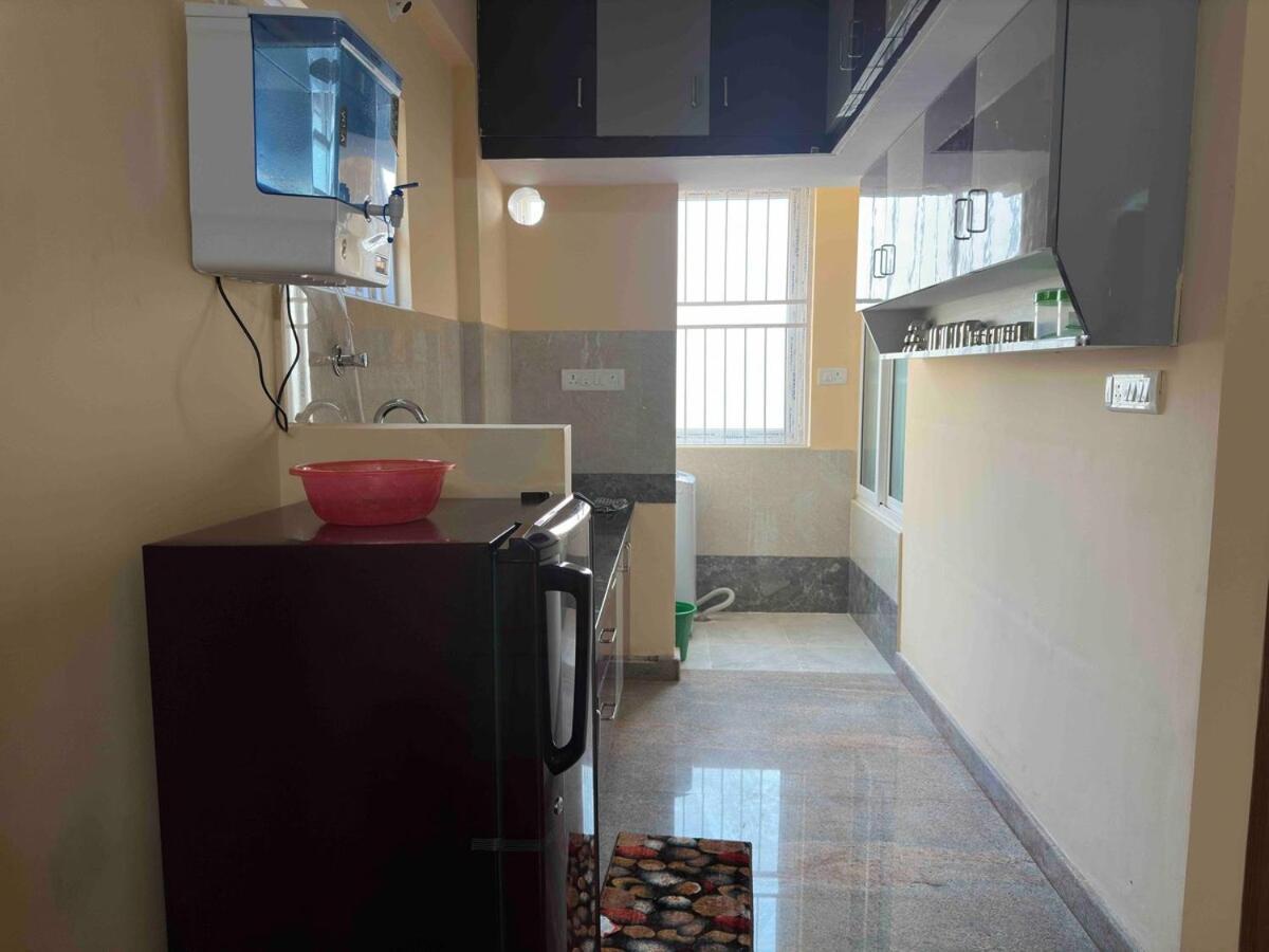 Wonderful 2bhk 950m From Jp Nagara Metro 3rd Floor Apartment *