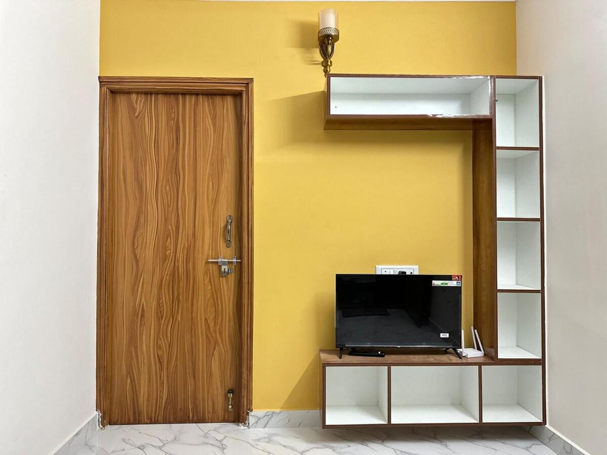 Apartment 1bhk Near Sarjapur Road With Lift 202 *