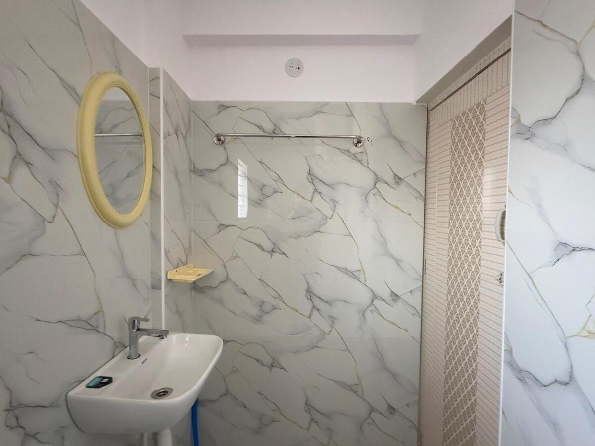 Apartment 1bhk Near Sarjapur Road With Lift 101 *