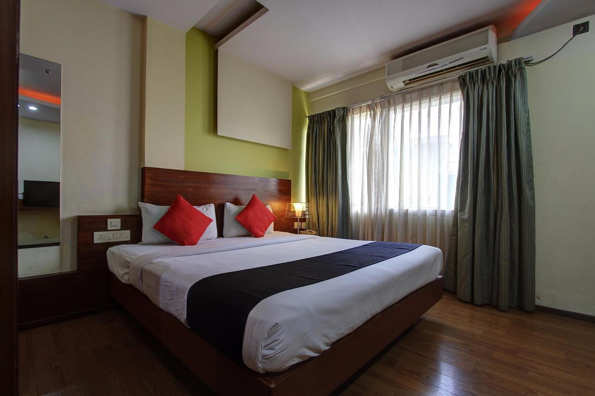 Hotel Collection O Sri Sai Palace