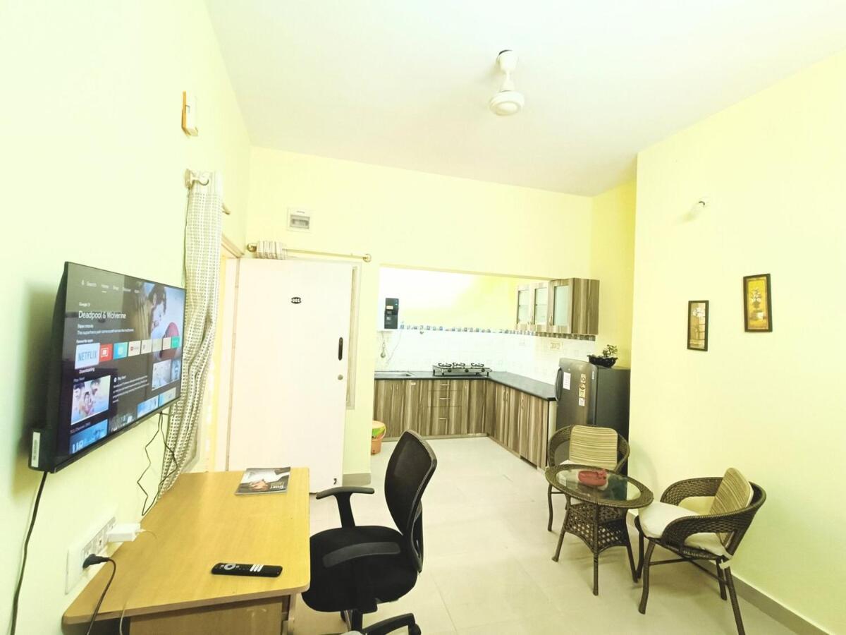 1bhk Near Iimb On Gf Apartamento *