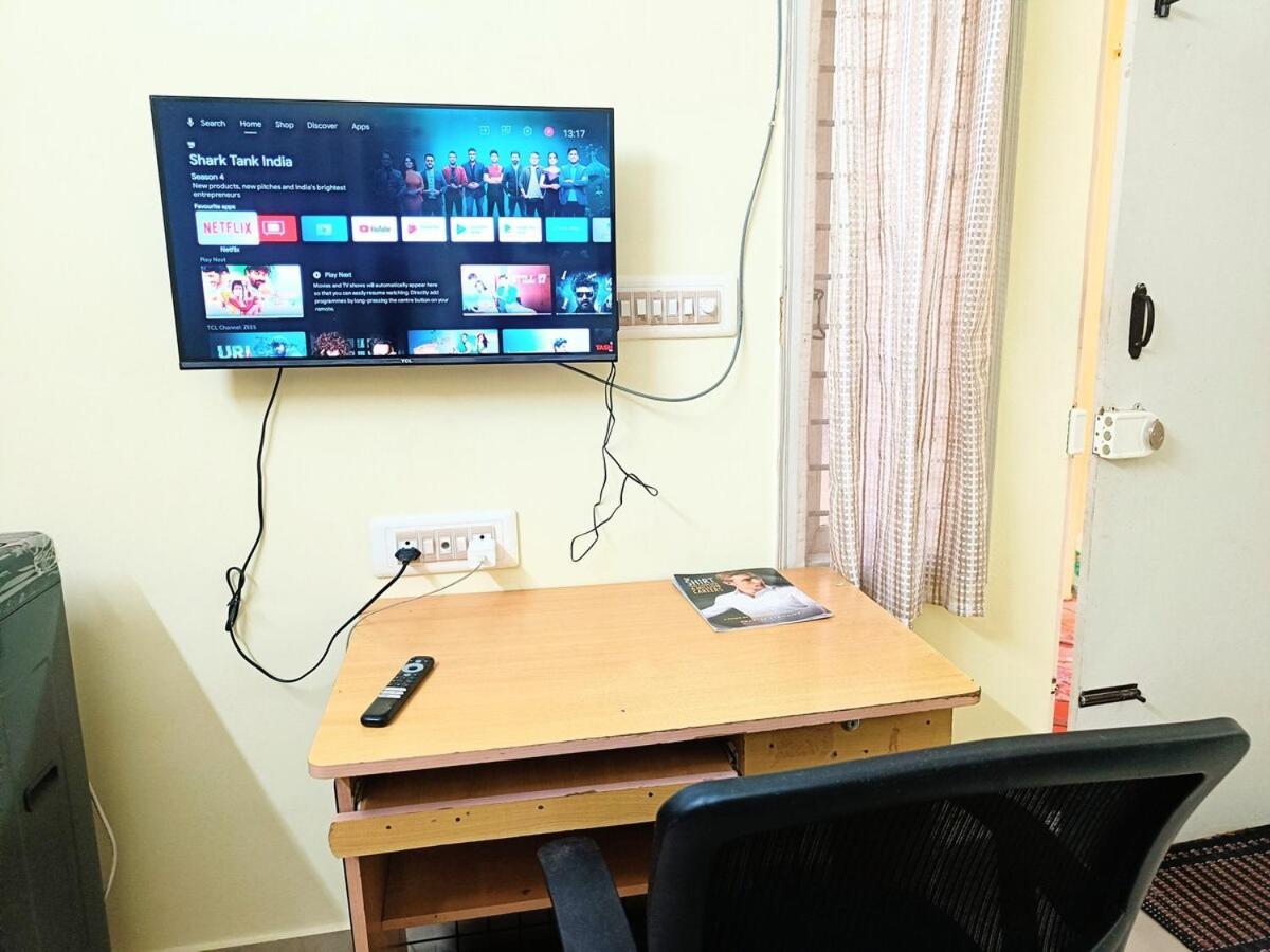 1bhk Near Iimb On Gf Apartamento