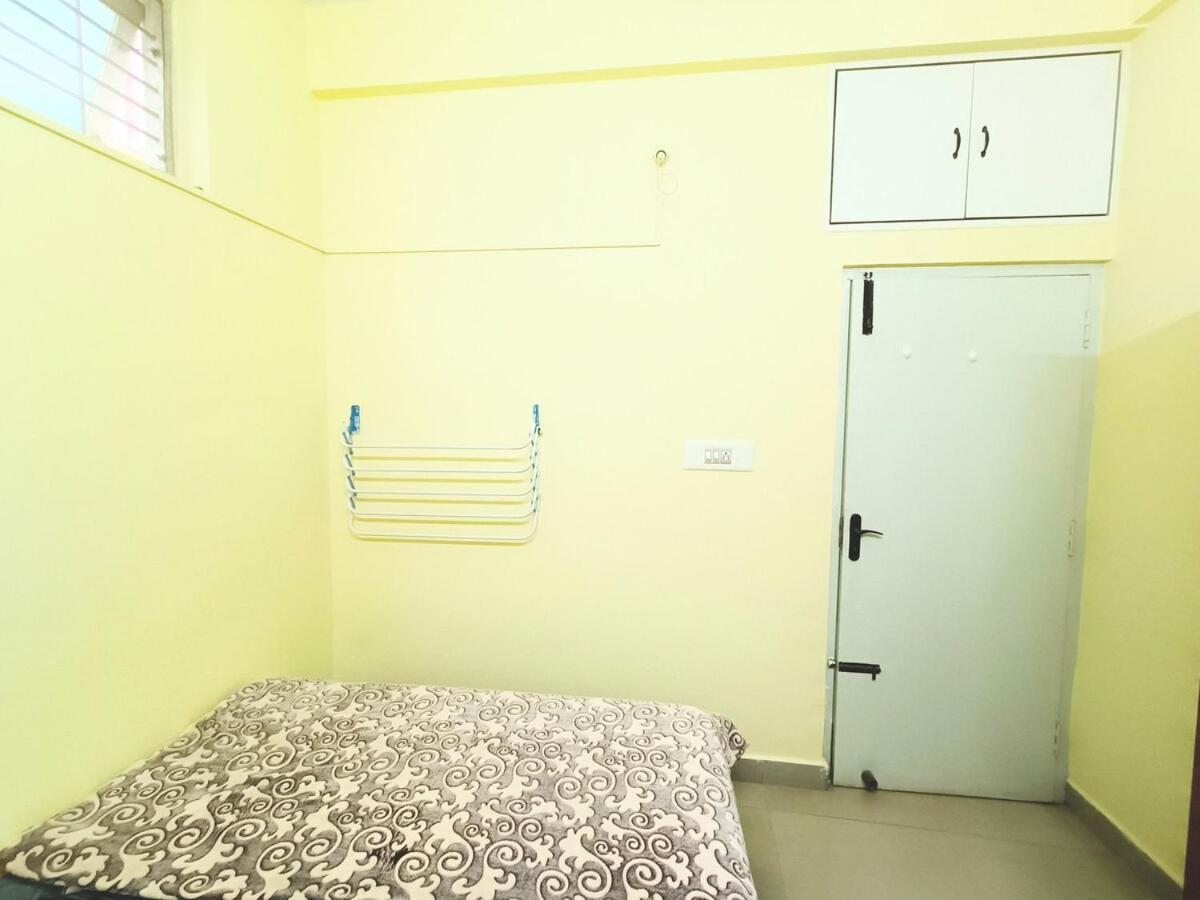 1bhk Near Iimb On Gf Apartamento *