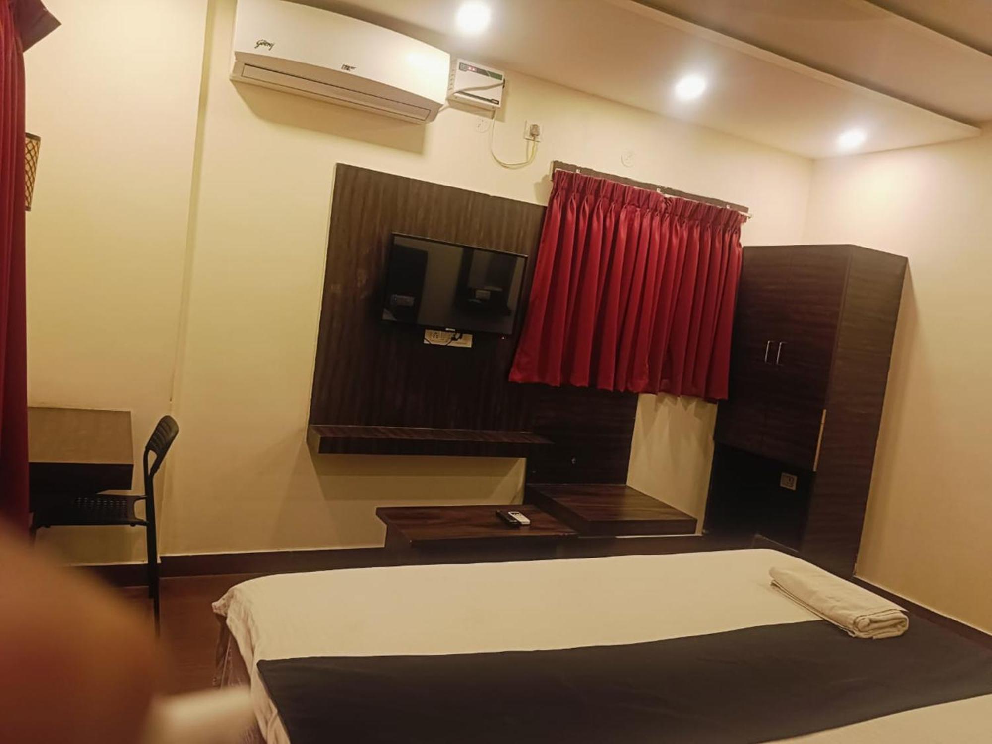 Octave Royalwood Premier Hotel 3*