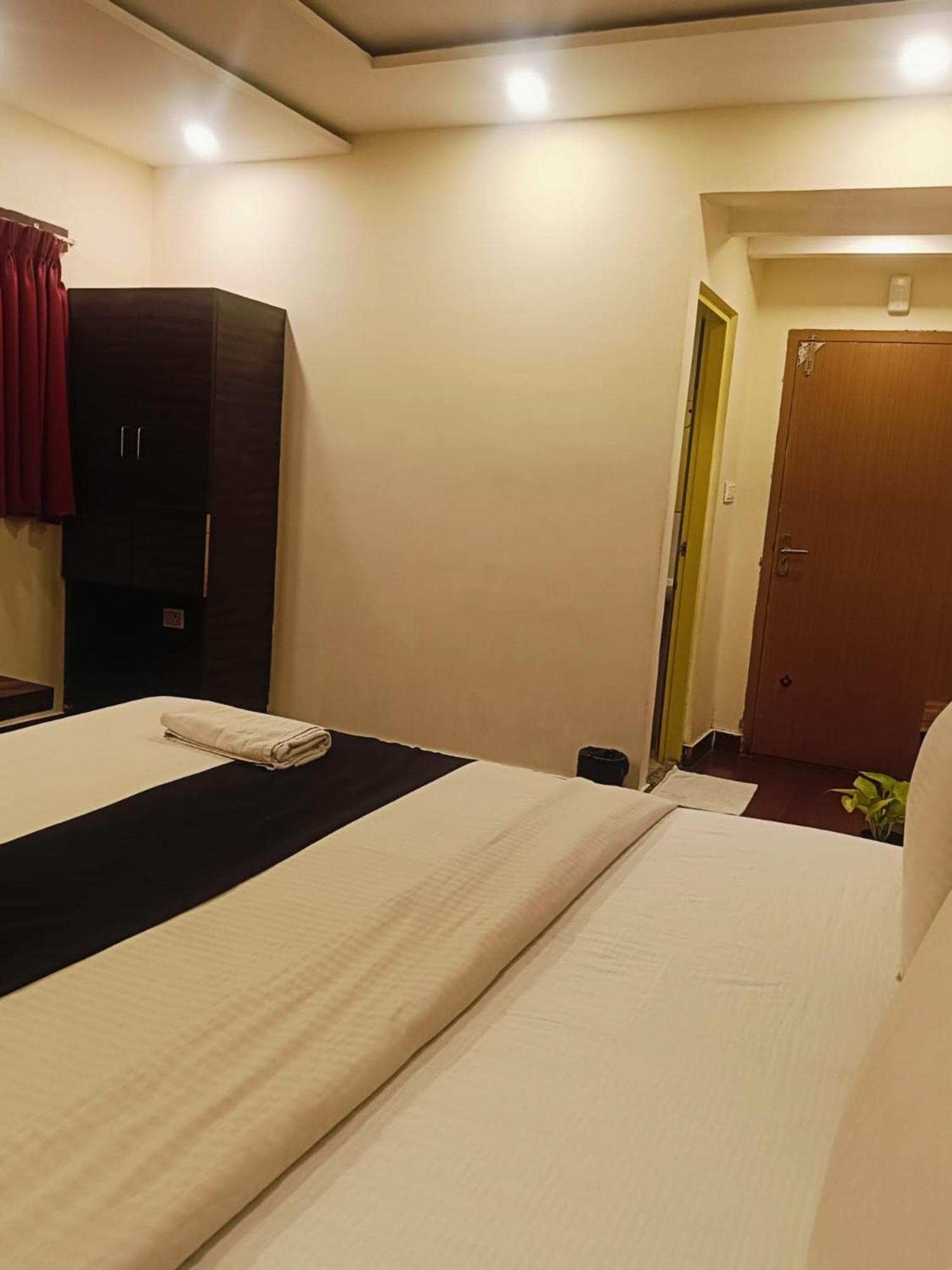 Octave Royalwood Premier Hotel 3*
