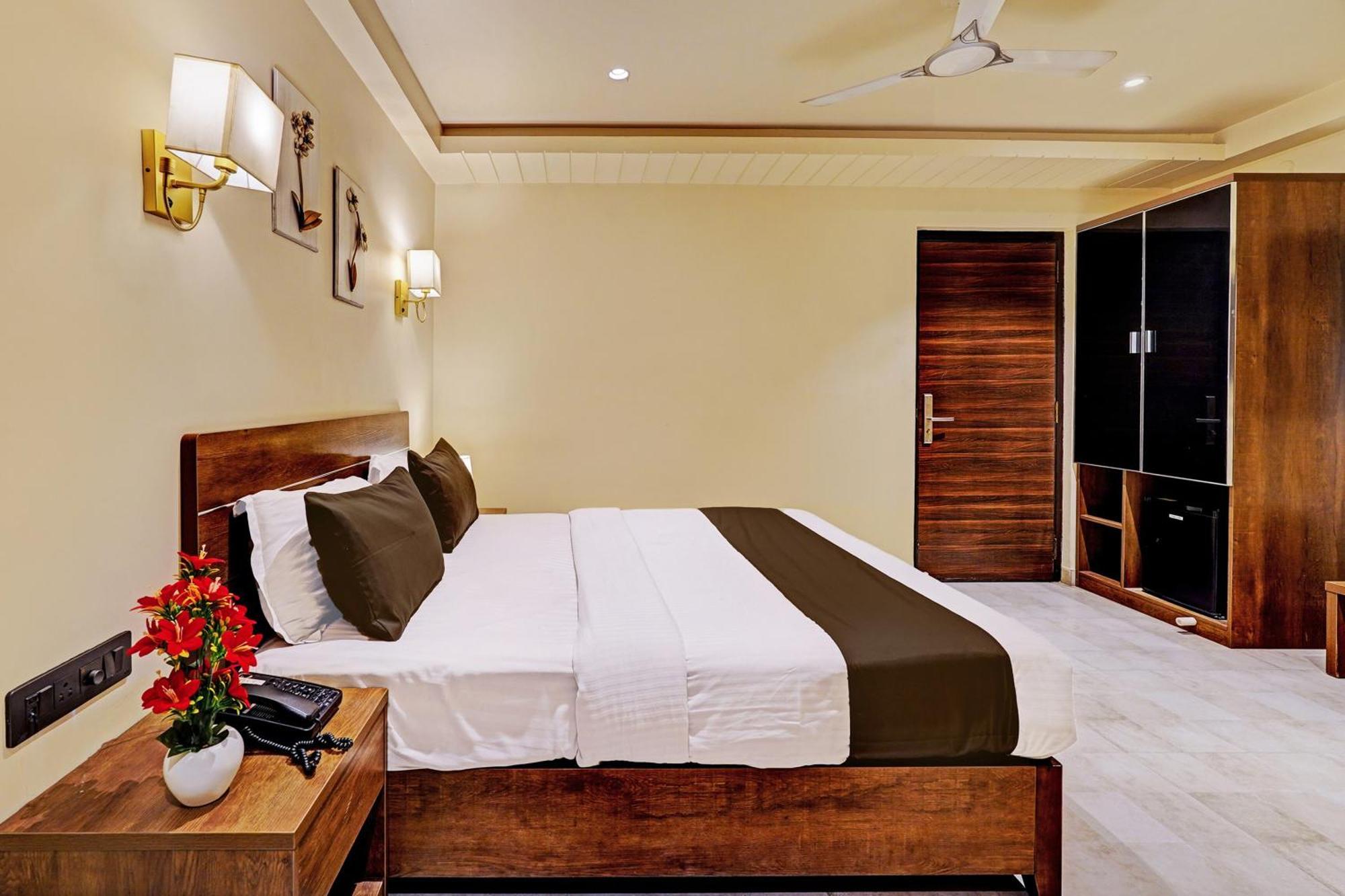 Hotel Townhouse Oak Clove Boutique Rajaji Nagar Near Lulu Mall Bangalore