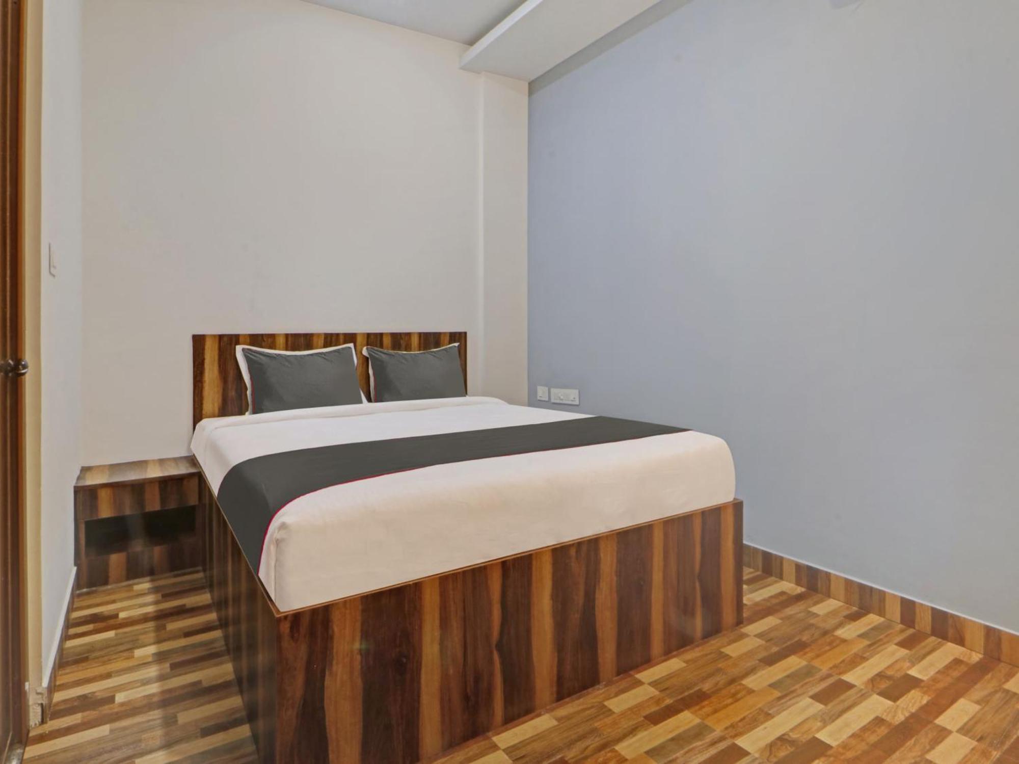 Hotel Collection O Dhruvas Residency