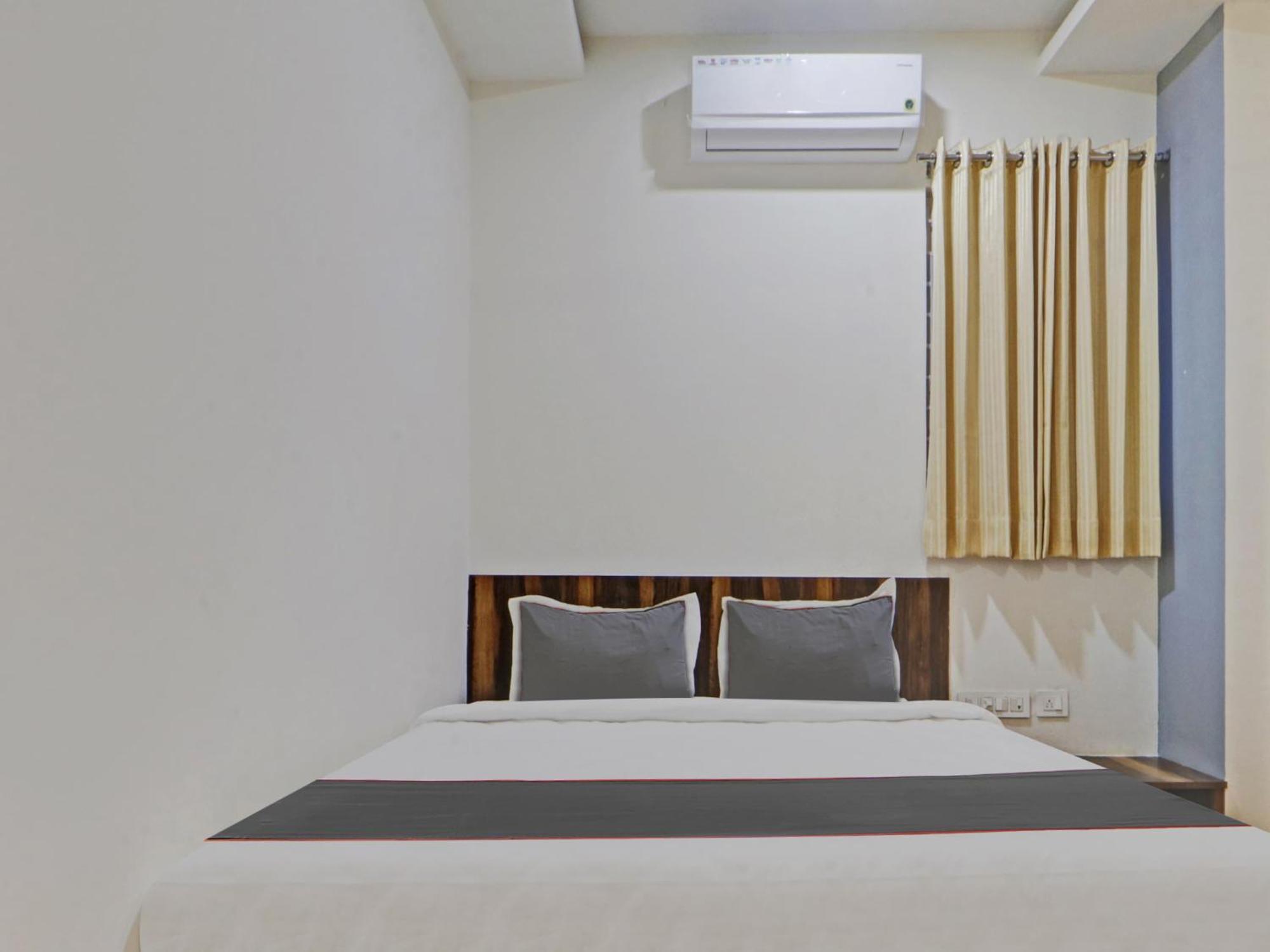 Collection O Dhruvas Residency Hotel 4*