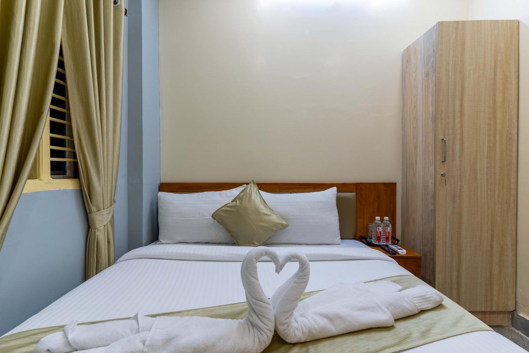 Chalet, Madiwala Hotel