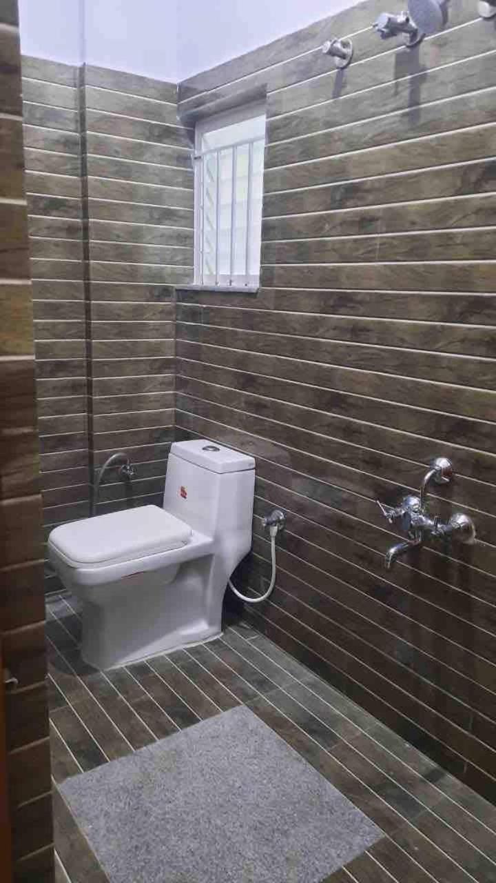 Apartment Ample 2bhk 2nd Floor Exclusively With Carpark *
