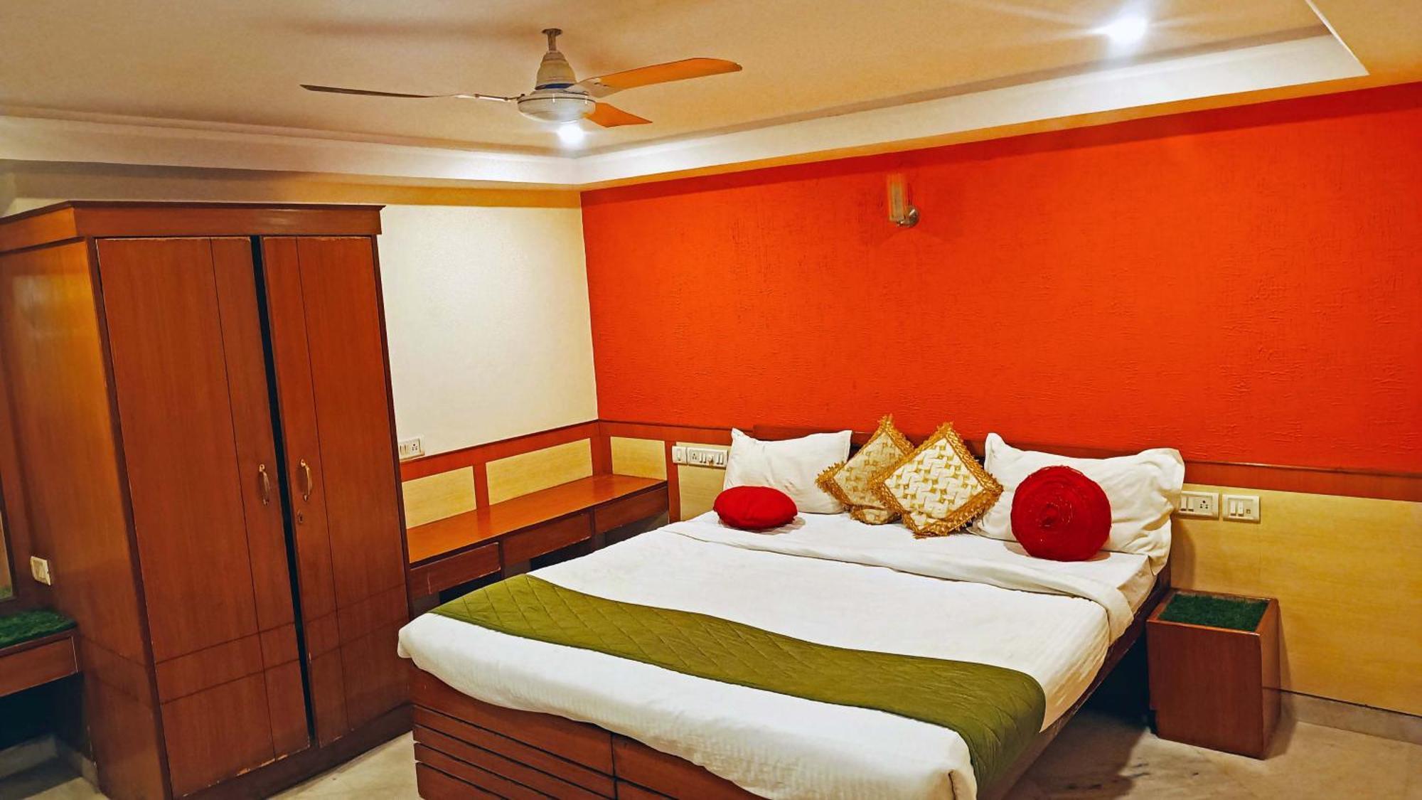 Hotel Sri Krishna Marathalli