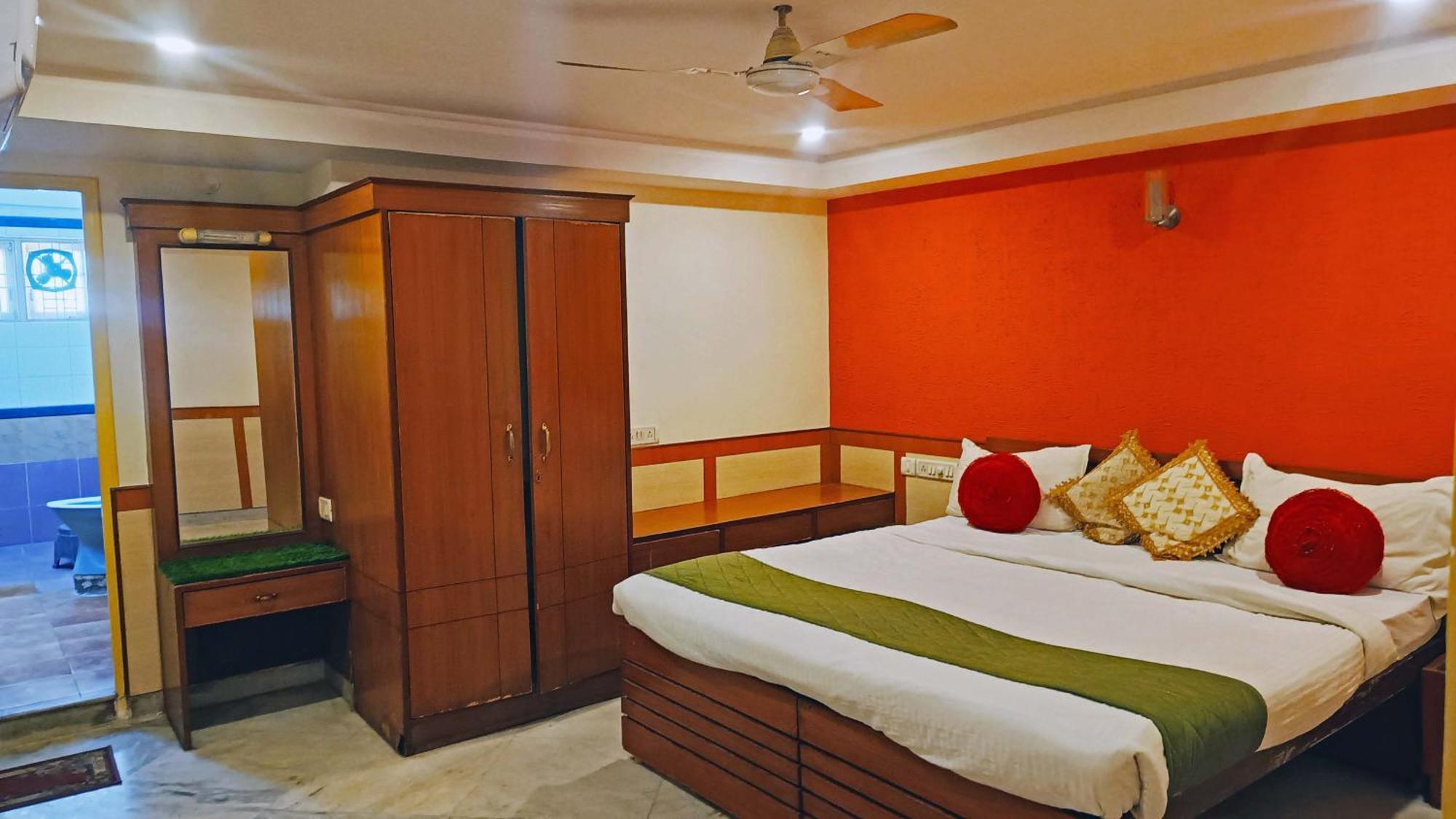 Hotel Sri Krishna Marathalli 2*