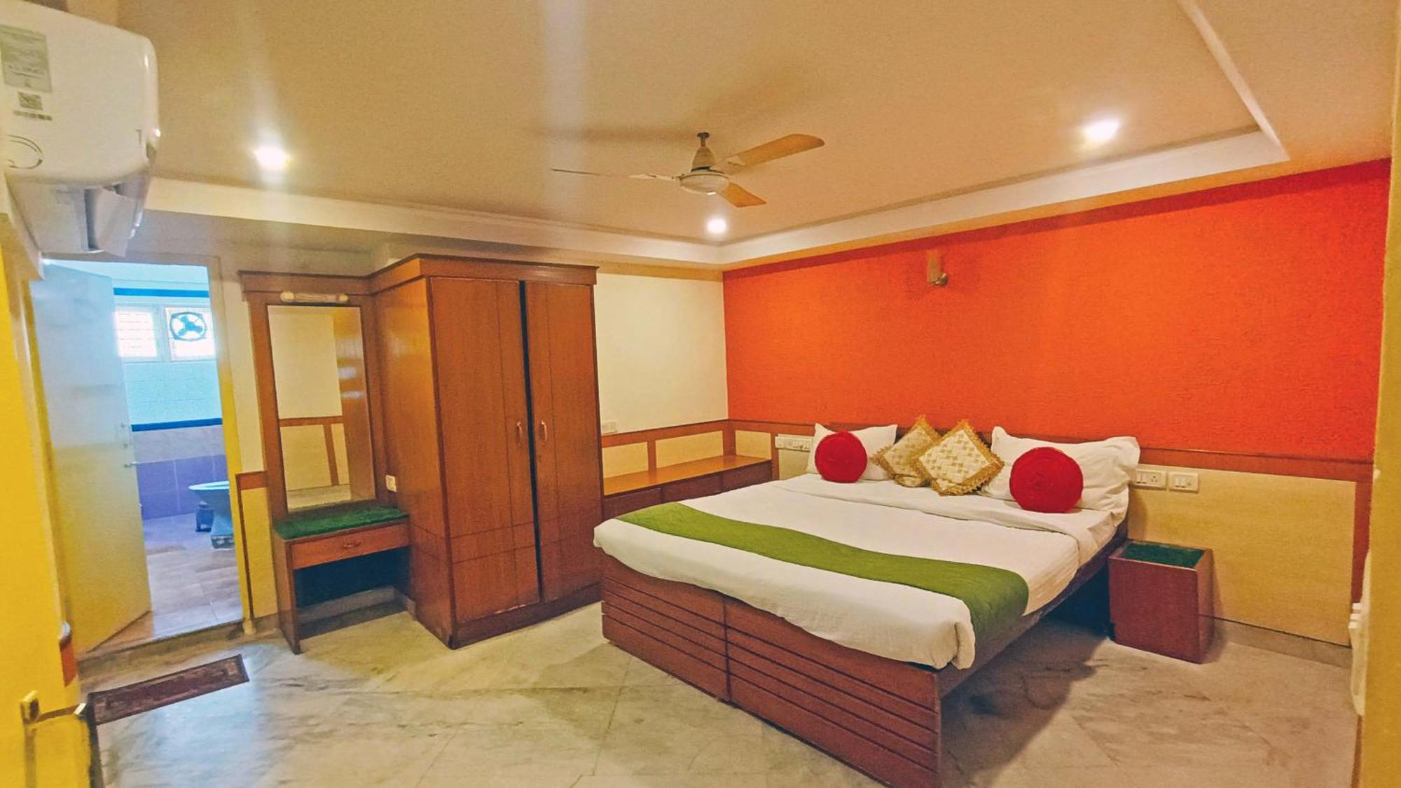 Hotel Sri Krishna Marathalli 2*