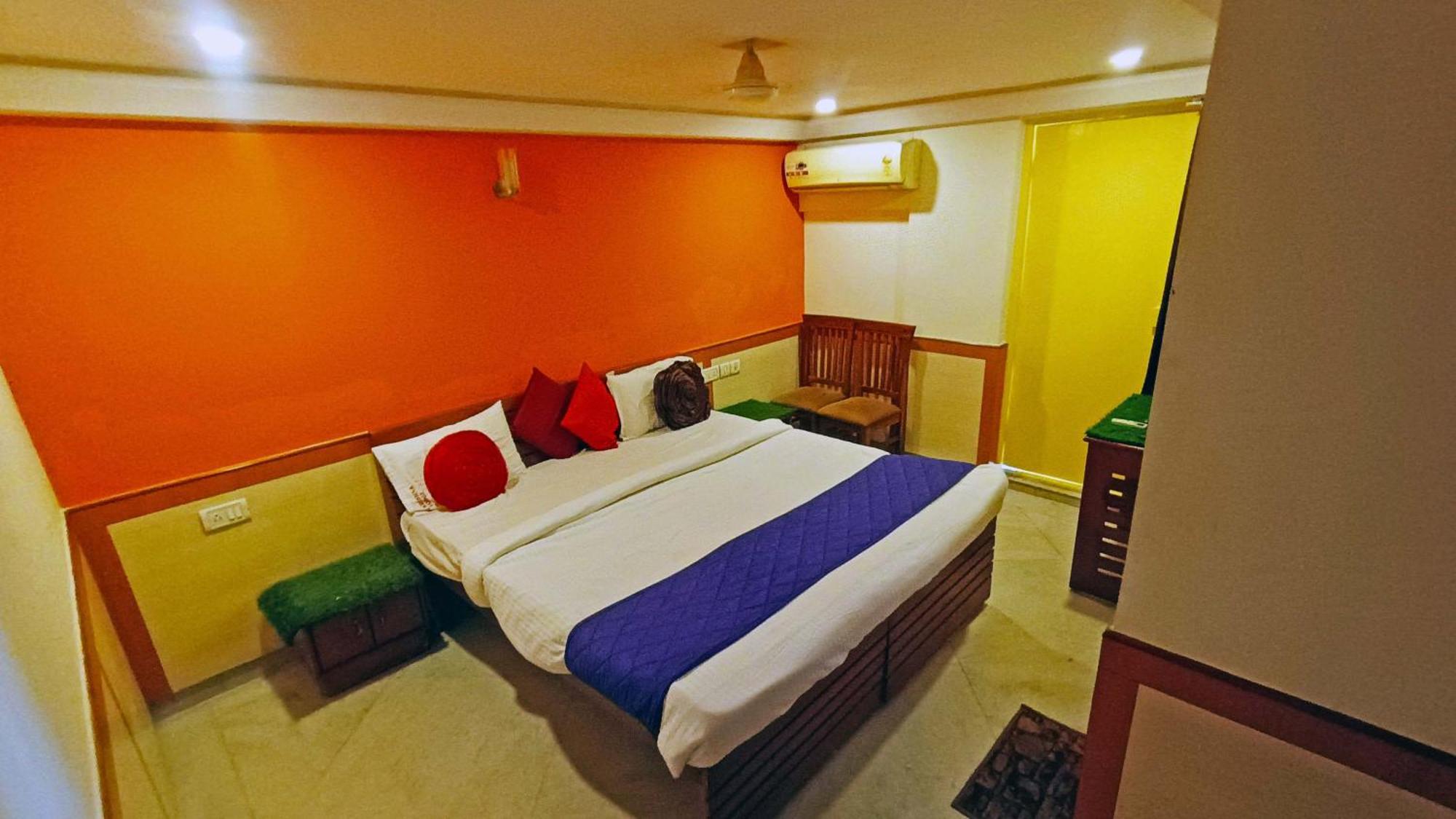 Hotel Sri Krishna Marathalli