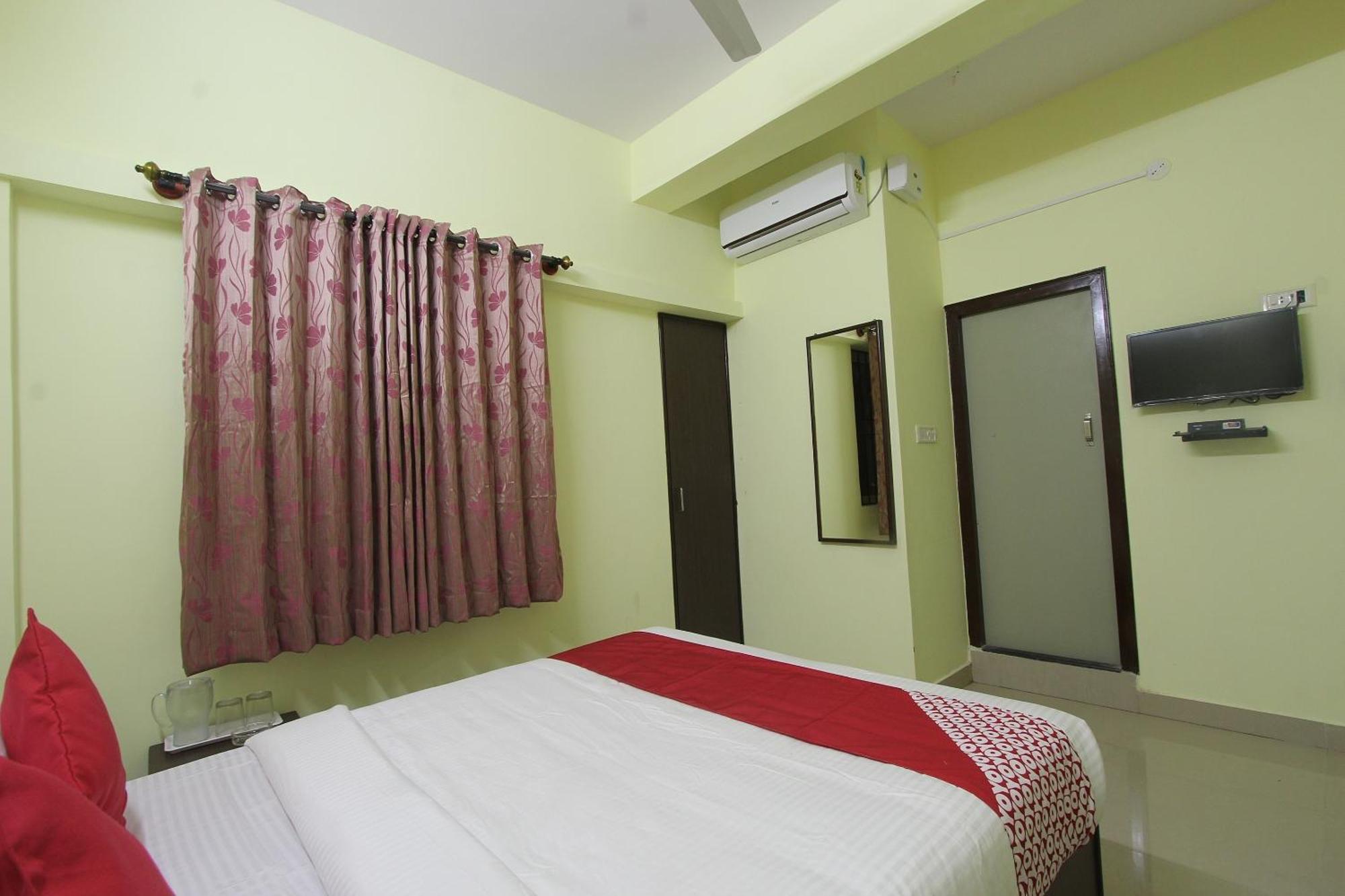 O V R Residency Near Sri Amruth Chithra Mandira Hotel 4*