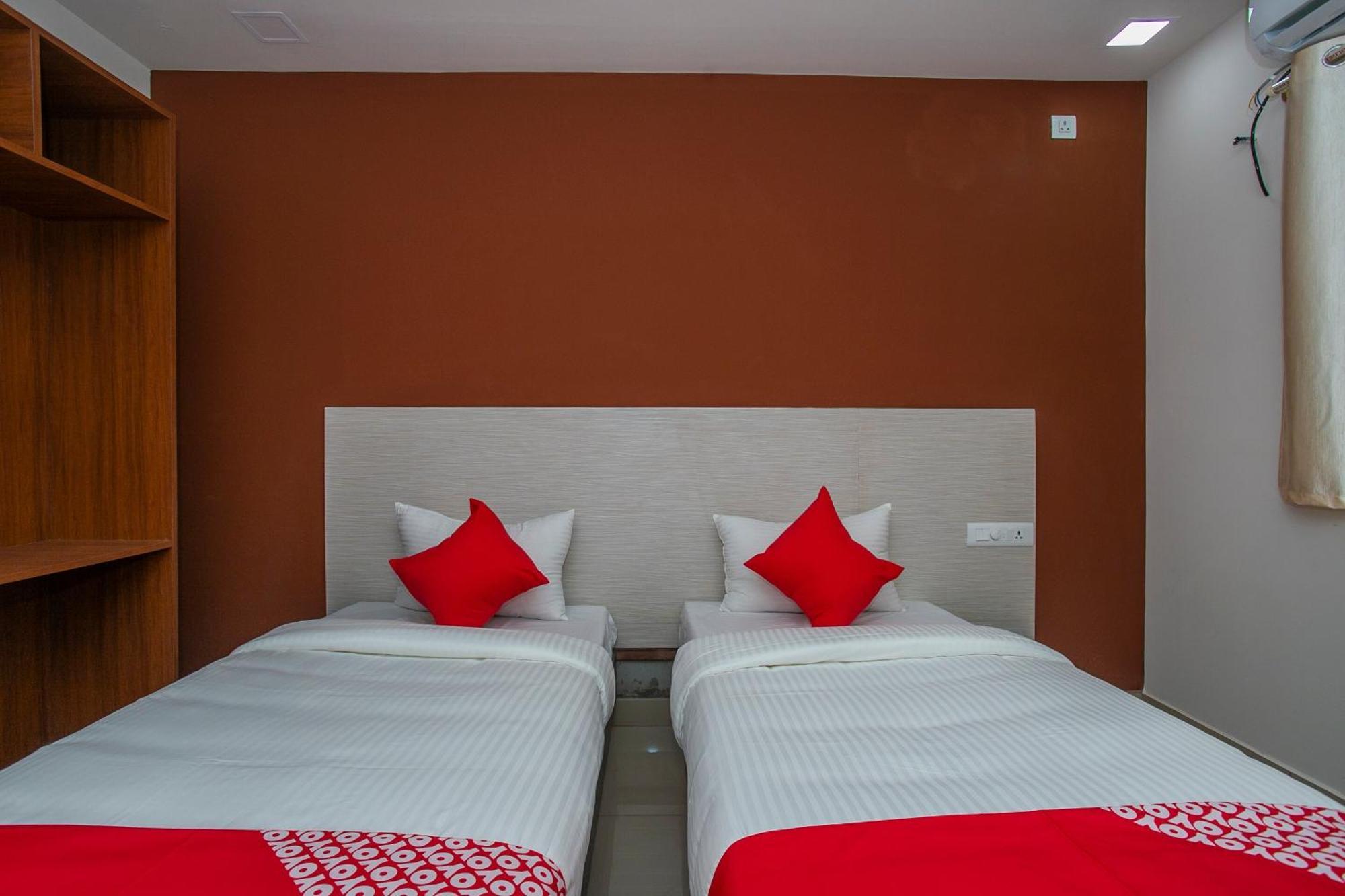 O Varcity Phi Premium Pavilion ,above Hdfc Bank ,near Anjaneya Temple Madiwala, Hosur Main R