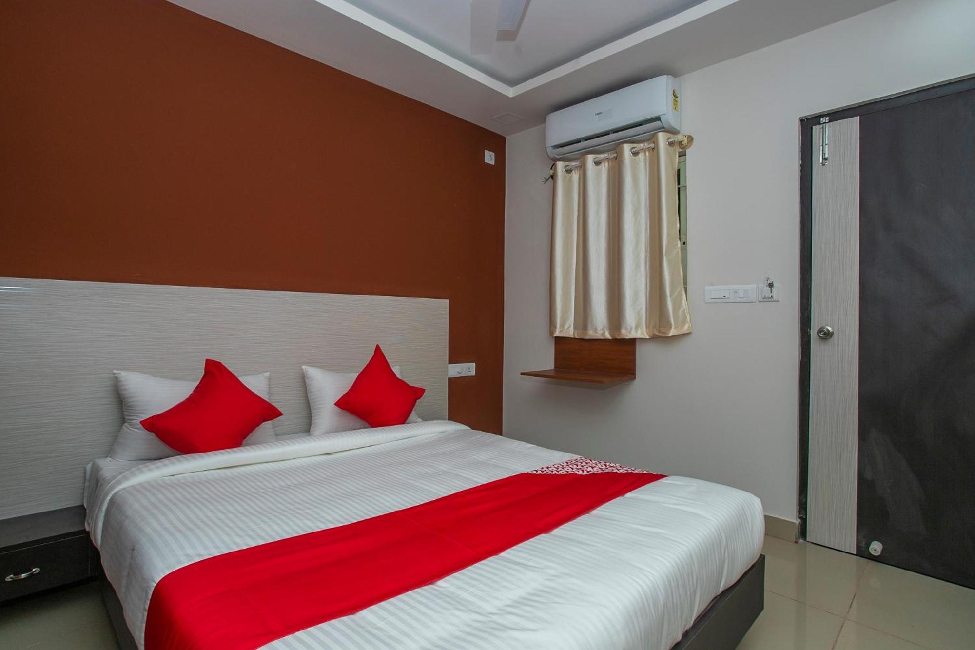 O Varcity Phi Premium Pavilion ,above Hdfc Bank ,near Anjaneya Temple Madiwala, Hosur Main R 4* Bangalore