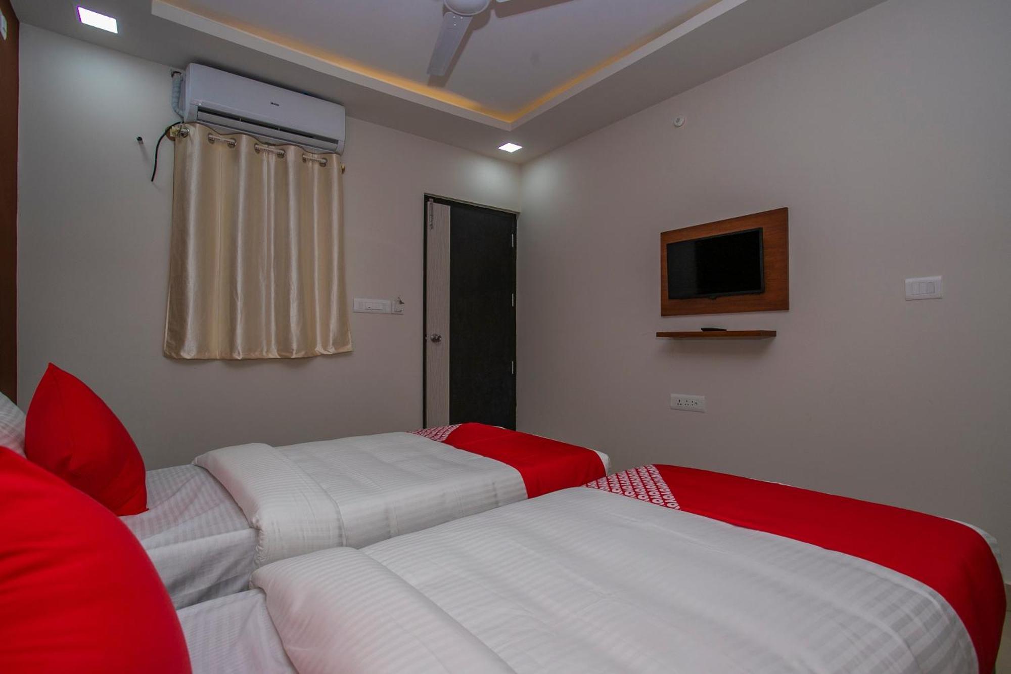 O Varcity Phi Premium Pavilion ,above Hdfc Bank ,near Anjaneya Temple Madiwala, Hosur Main R Hotel 4*