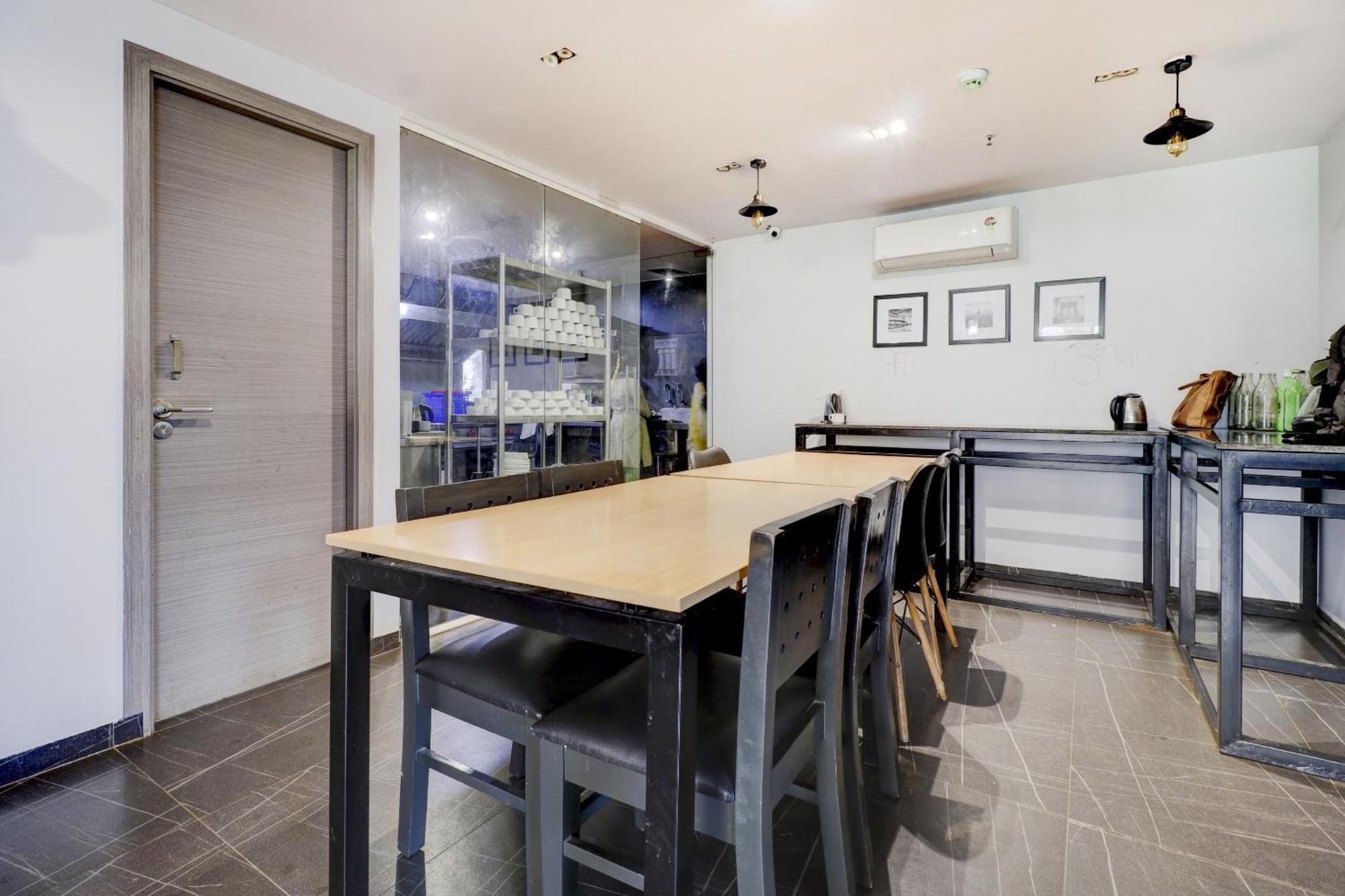 Sleek Townhouse Galexia And Hotel 4*