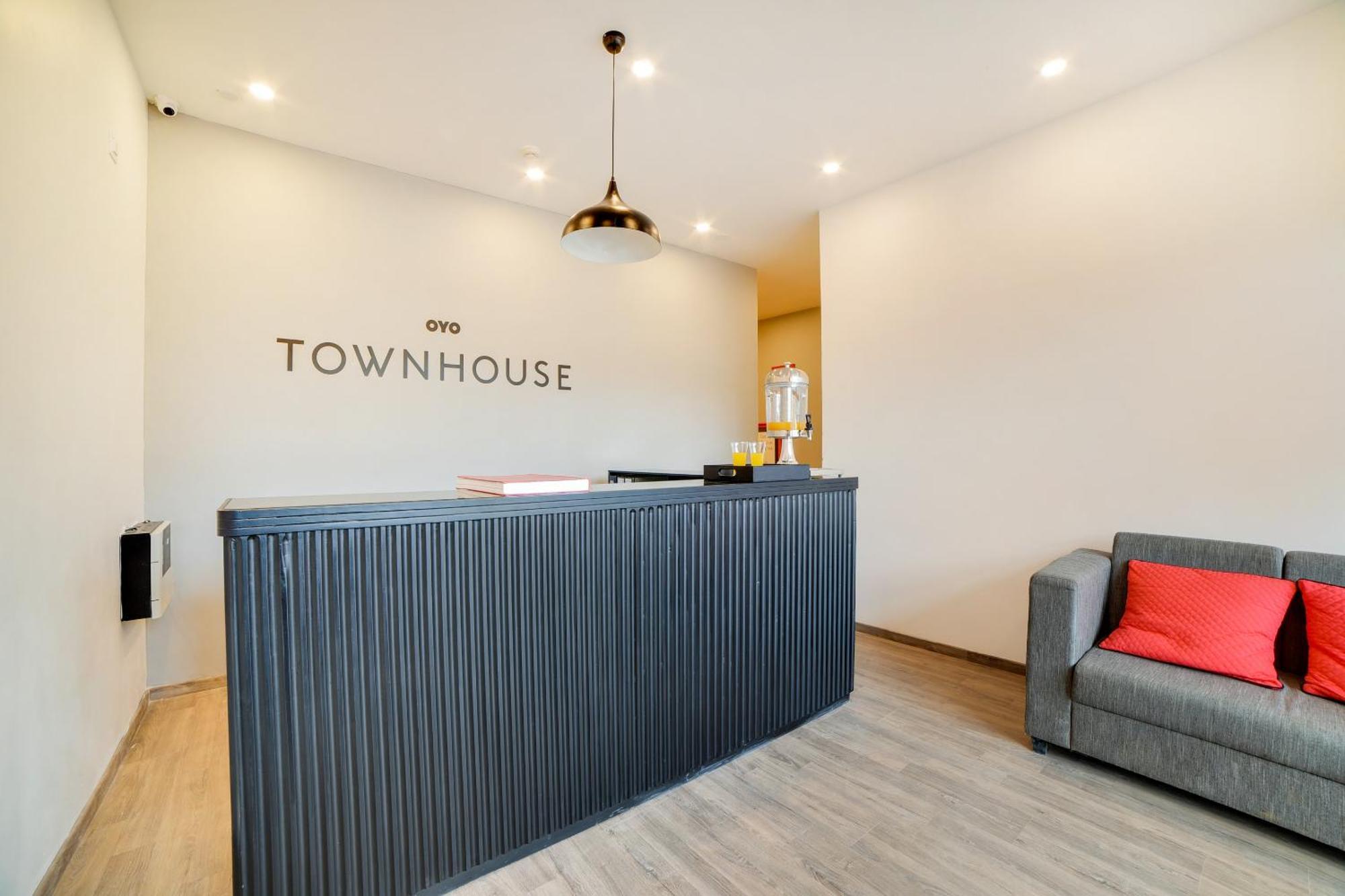 Super Townhouse Hosur Main Road Bommanahalli Near Gopalan Innovation Mall Hotel