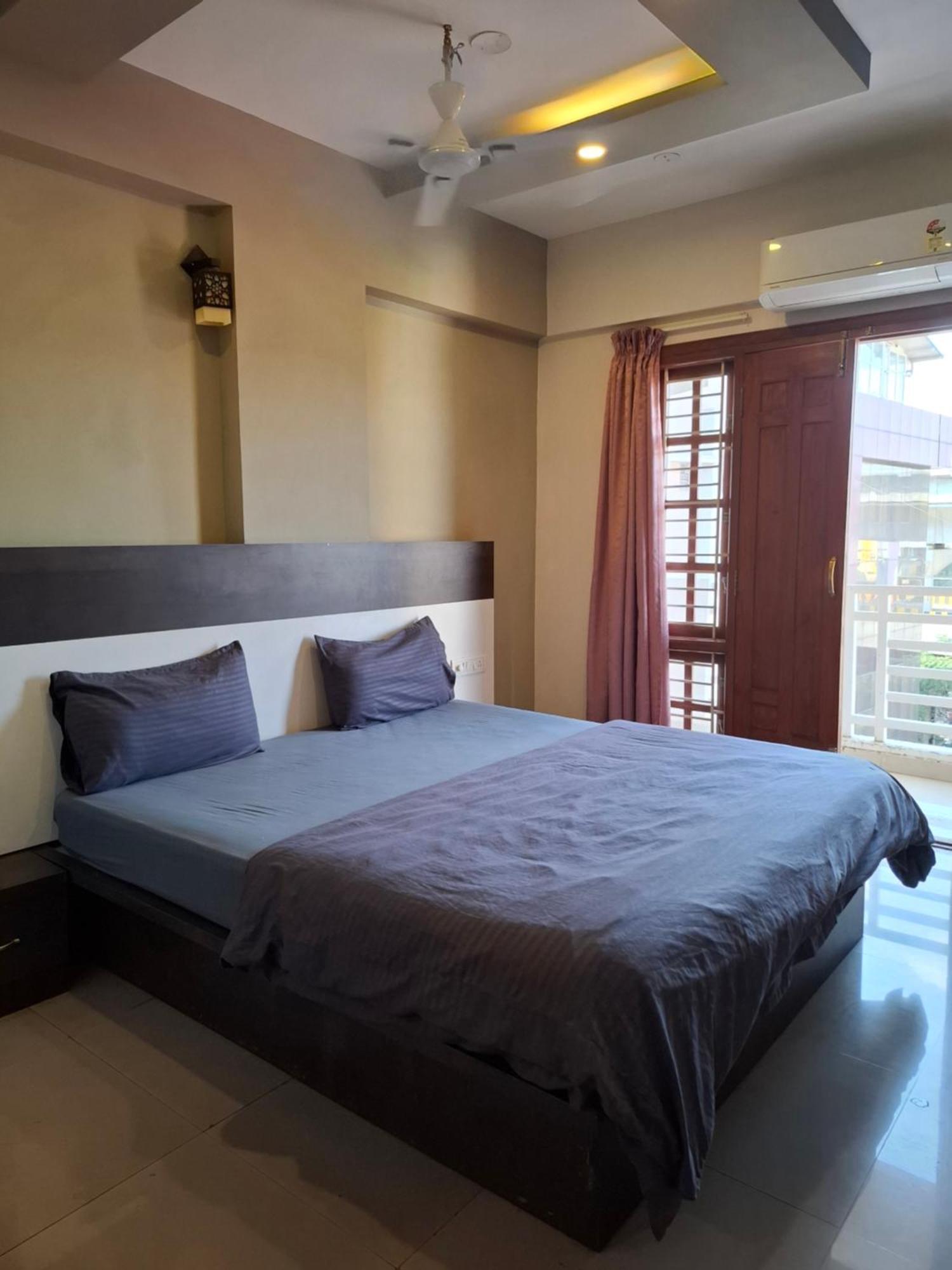 Apartment Oakhaven Near Mico Layout Bangalore