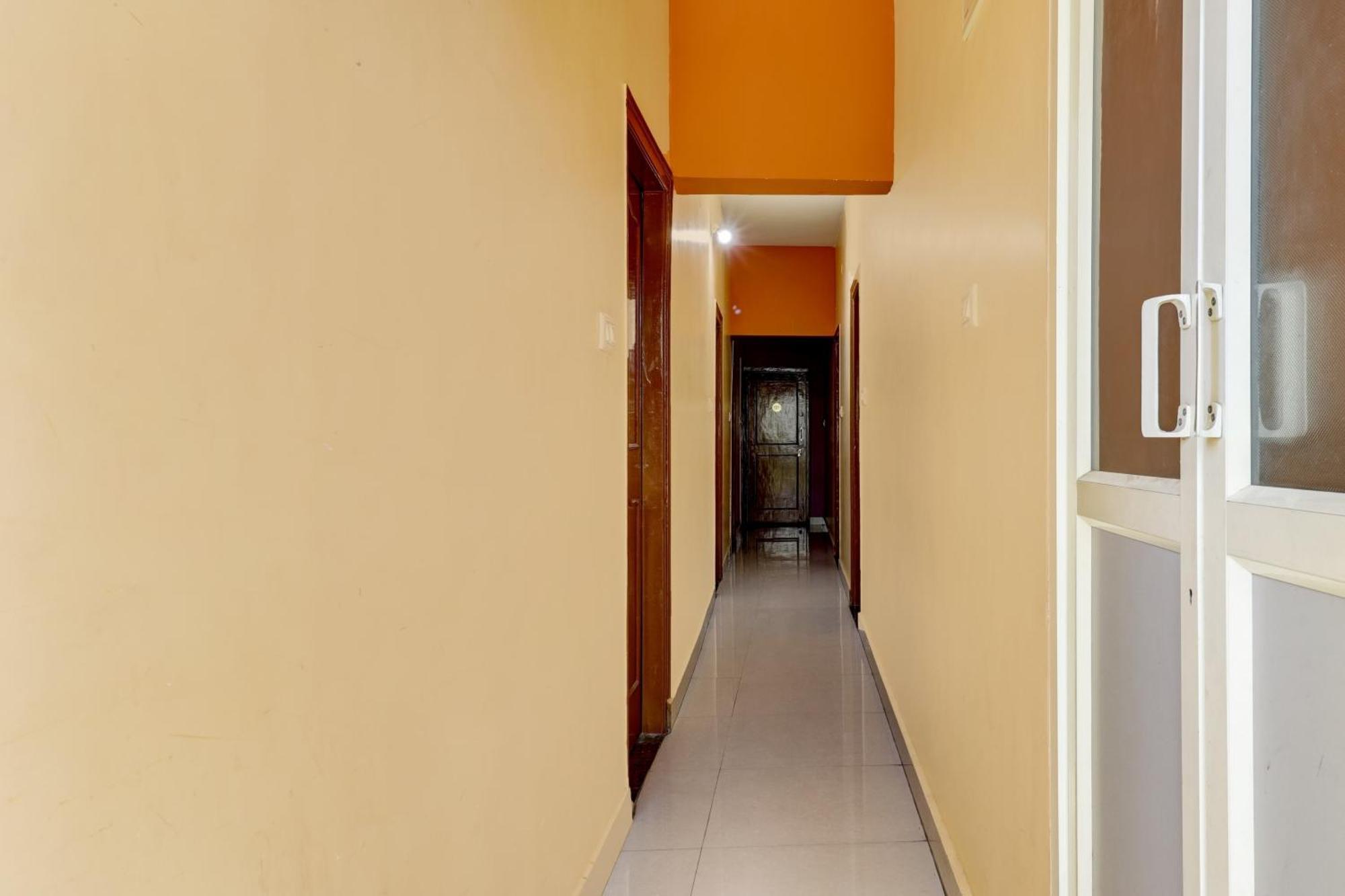 Collection O Waiterly Boarding & Hotel