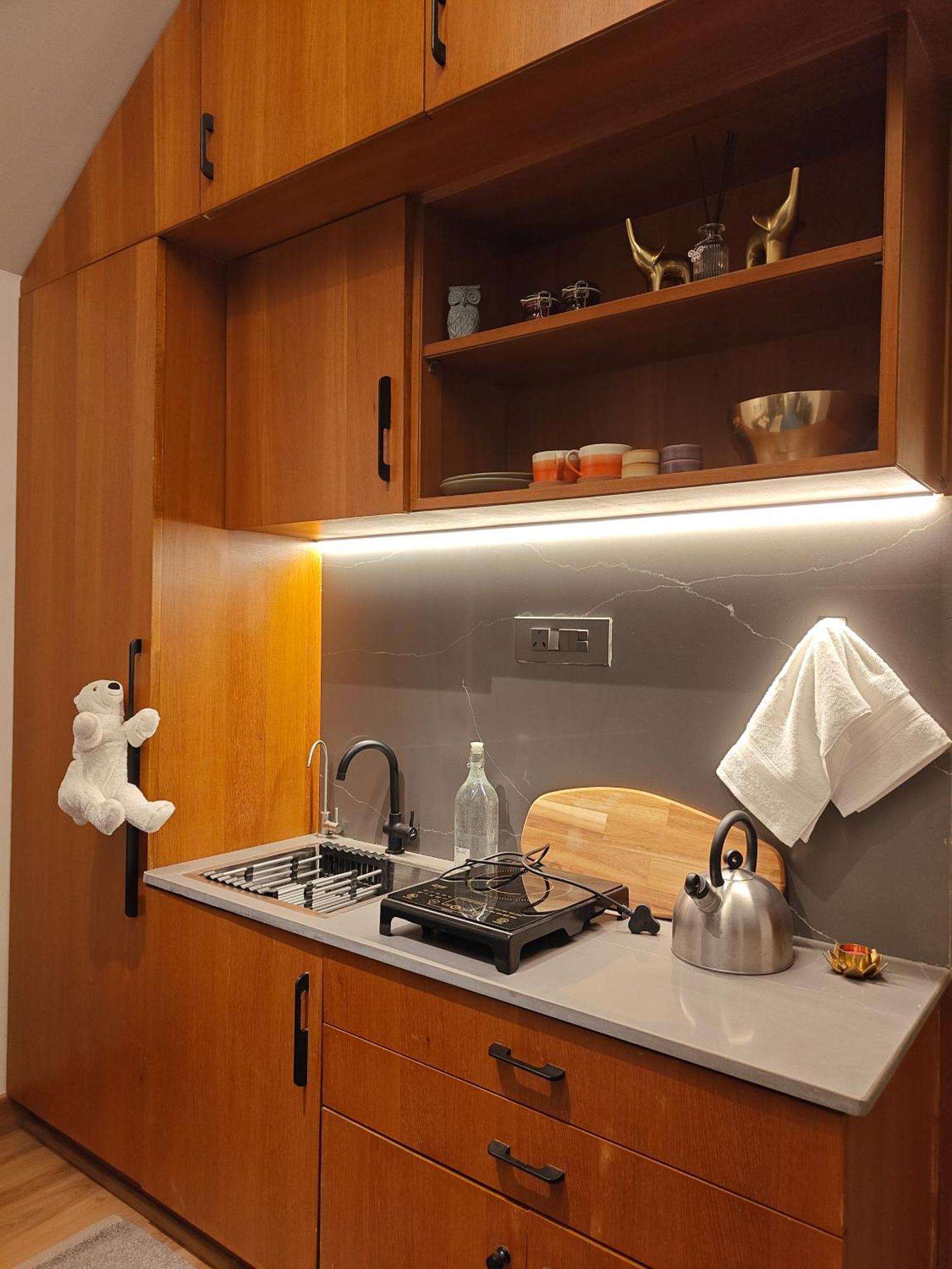 Sleek Saltbox By Podscape Holiday home