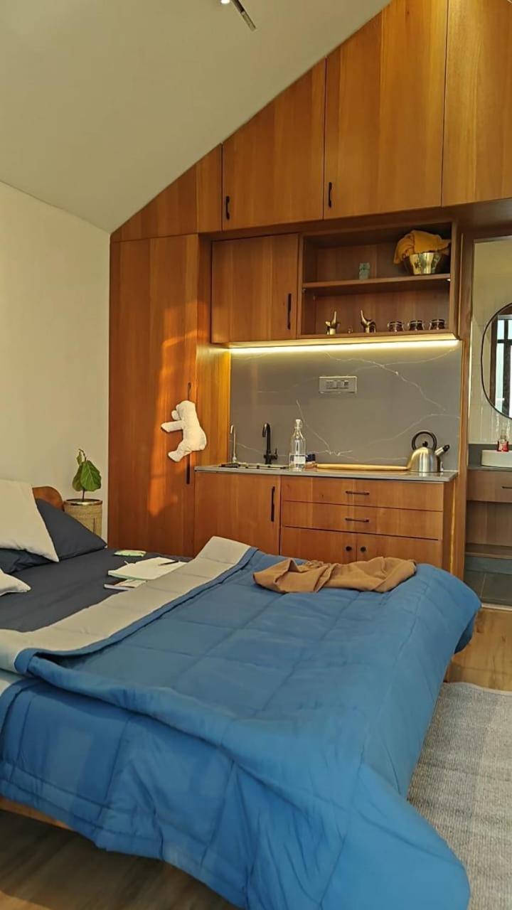 Sleek Saltbox By Podscape Holiday home *