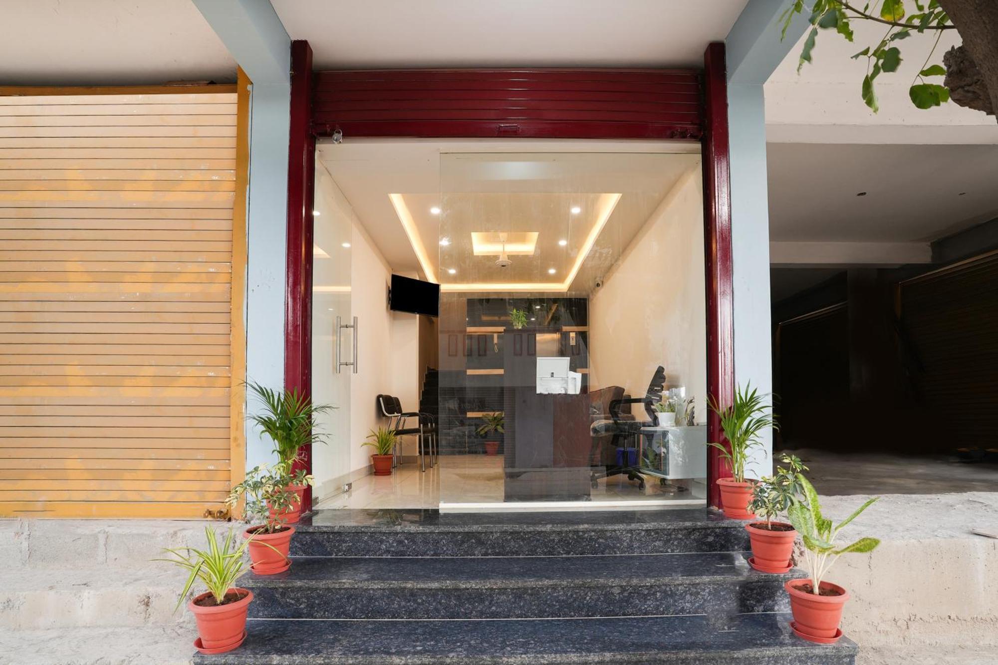 Hotel Super Collection O K R Puram Manyata