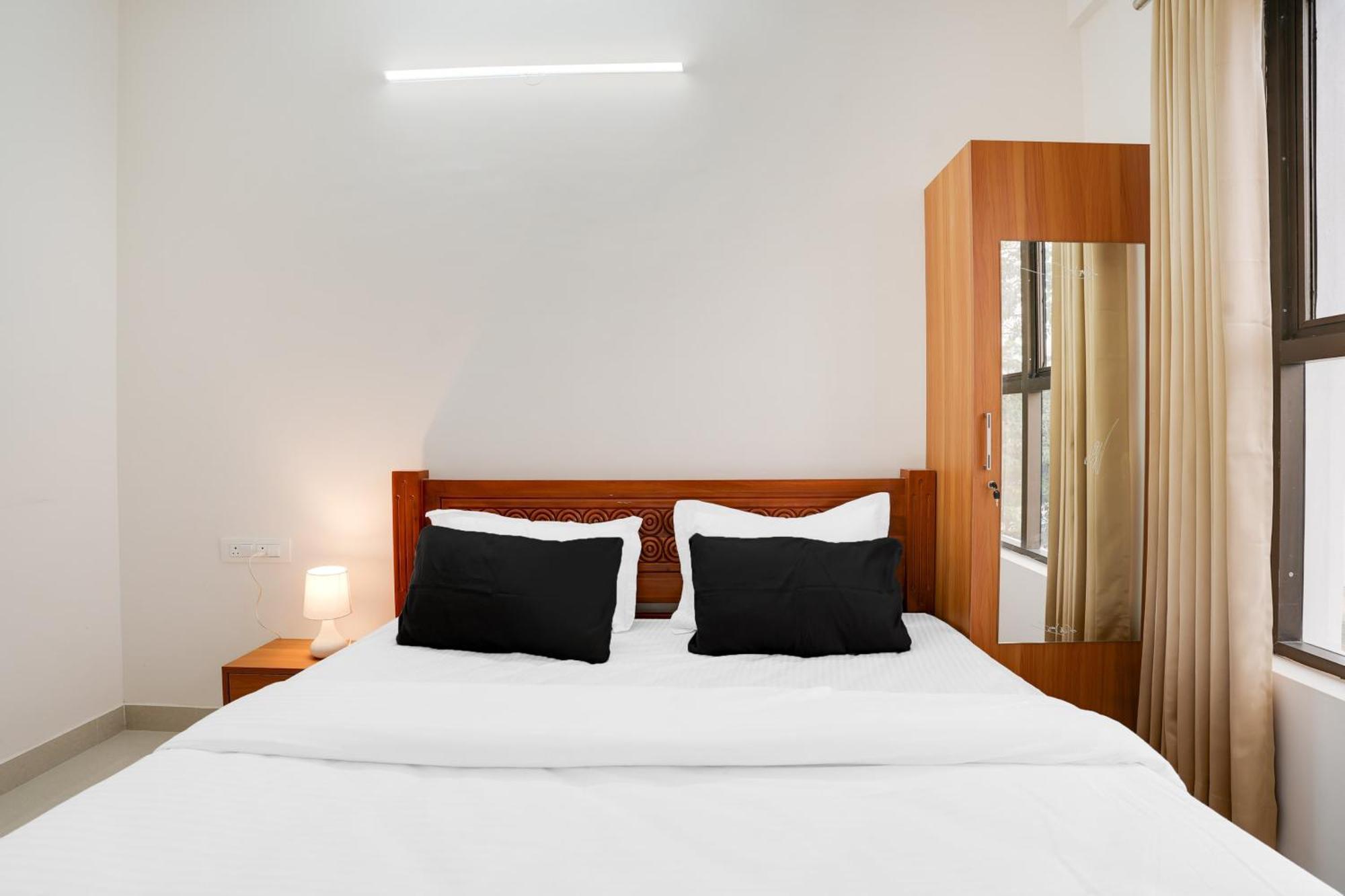 Hotel Super Collection O K R Puram Manyata *