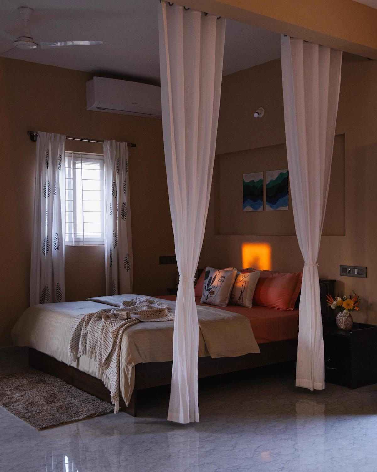 Moonlight Manor- Luxury Escape