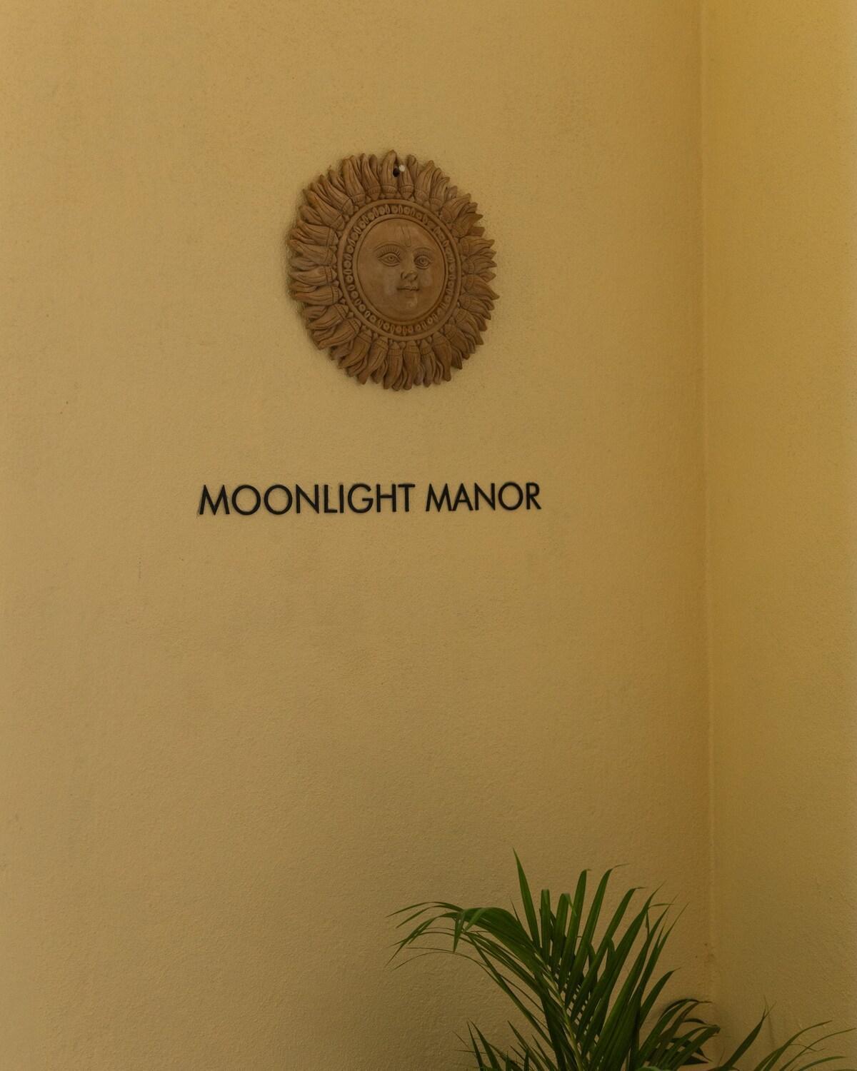 Villa Moonlight Manor- Luxury Escape