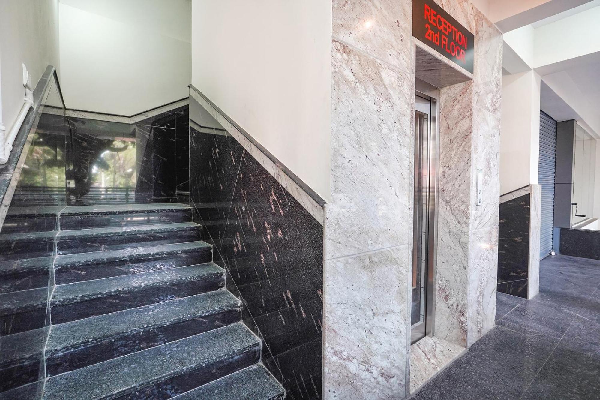 Fabhotel Redmoon - Nr Brookfield Hotel